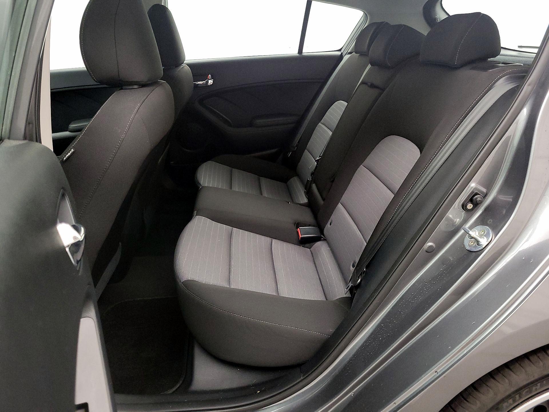 Thumbnail: 2016 Kia Forte - 19