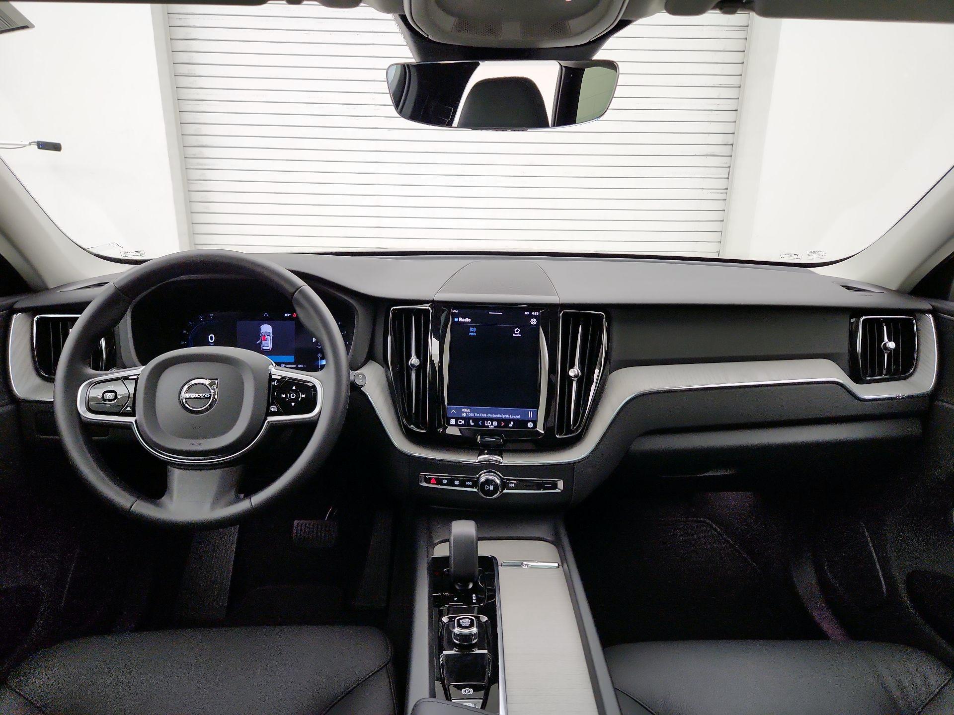 Thumbnail: 2025 Volvo XC60 - 9
