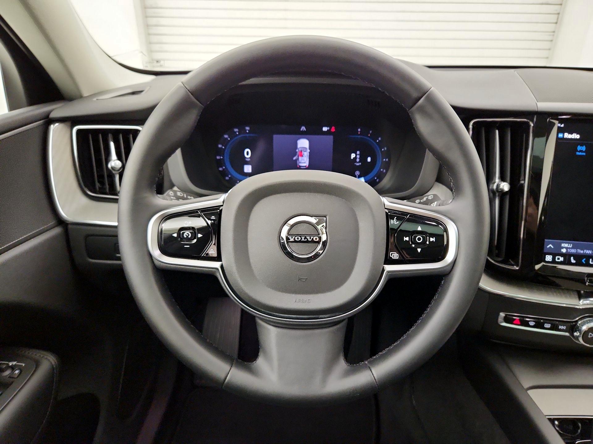 Thumbnail: 2025 Volvo XC60 - 10