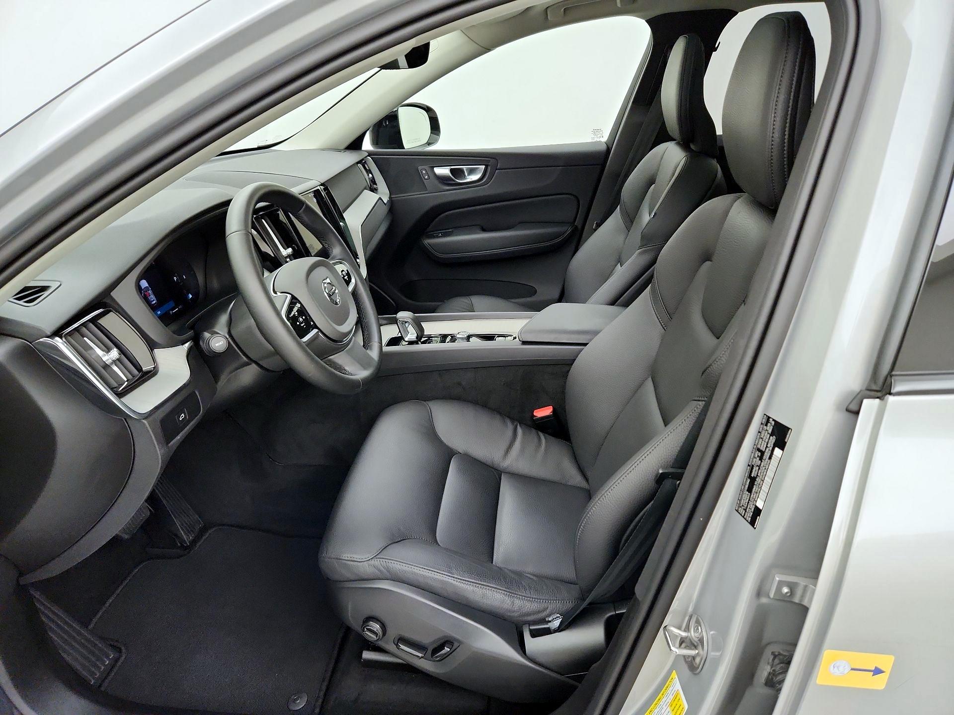 Thumbnail: 2025 Volvo XC60 - 11