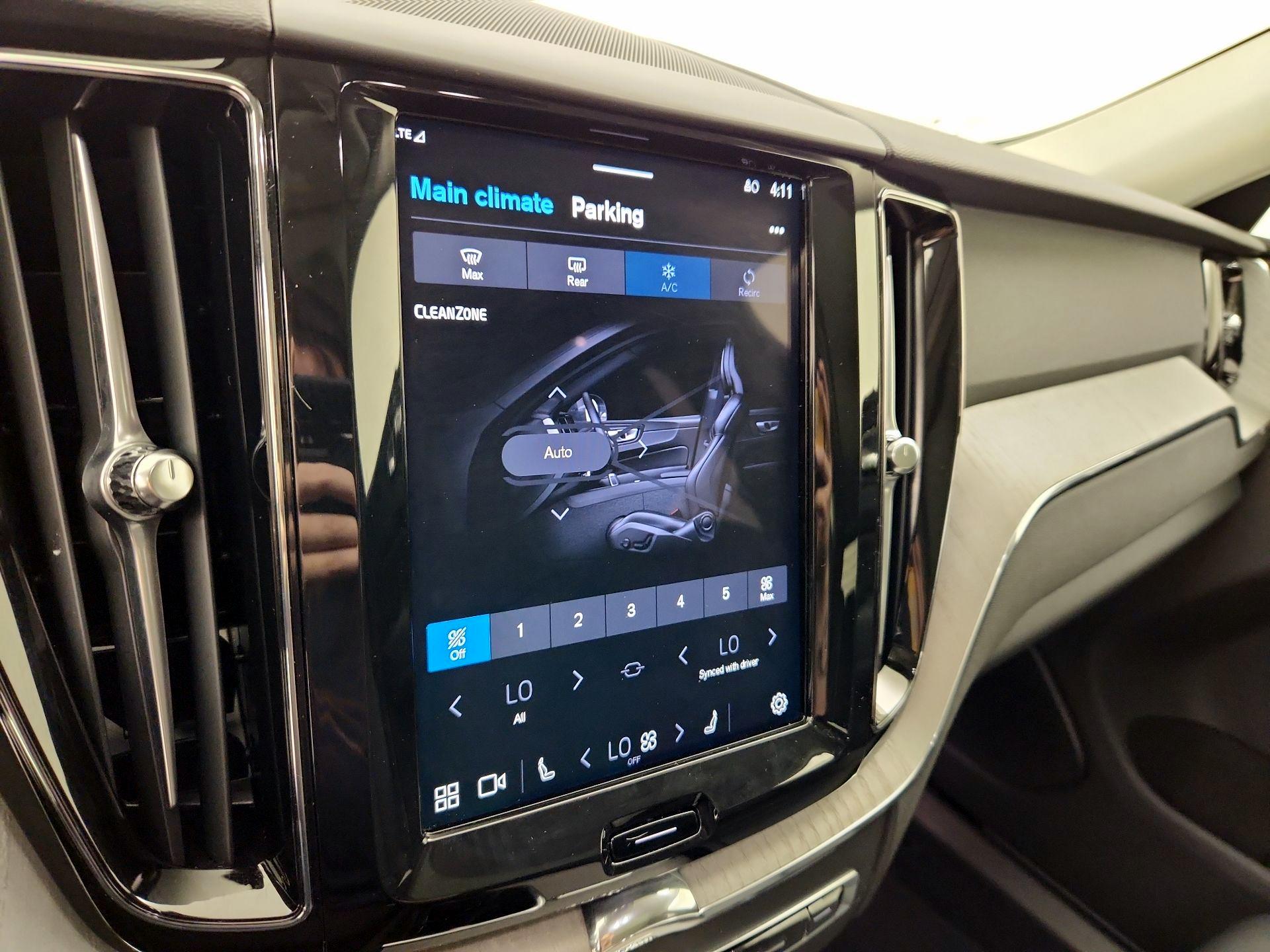 Thumbnail: 2025 Volvo XC60 - 16