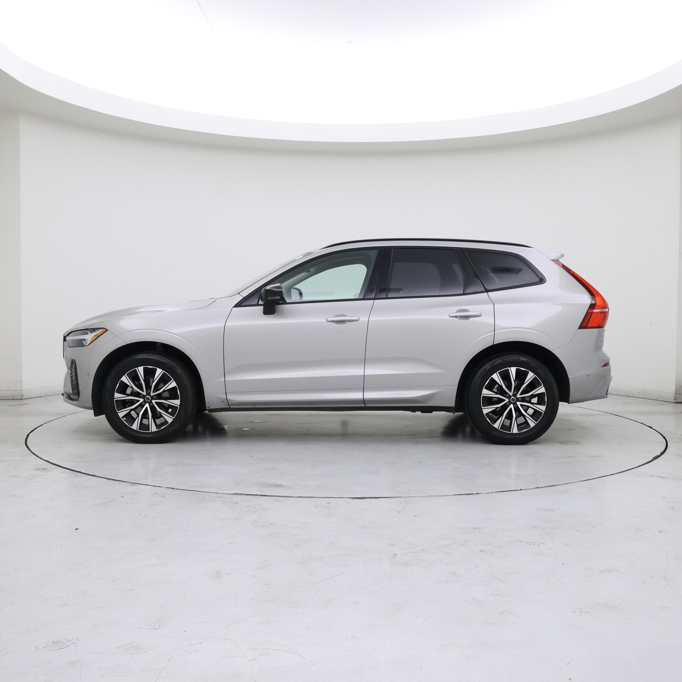 Thumbnail: 2025 Volvo XC60 - 3