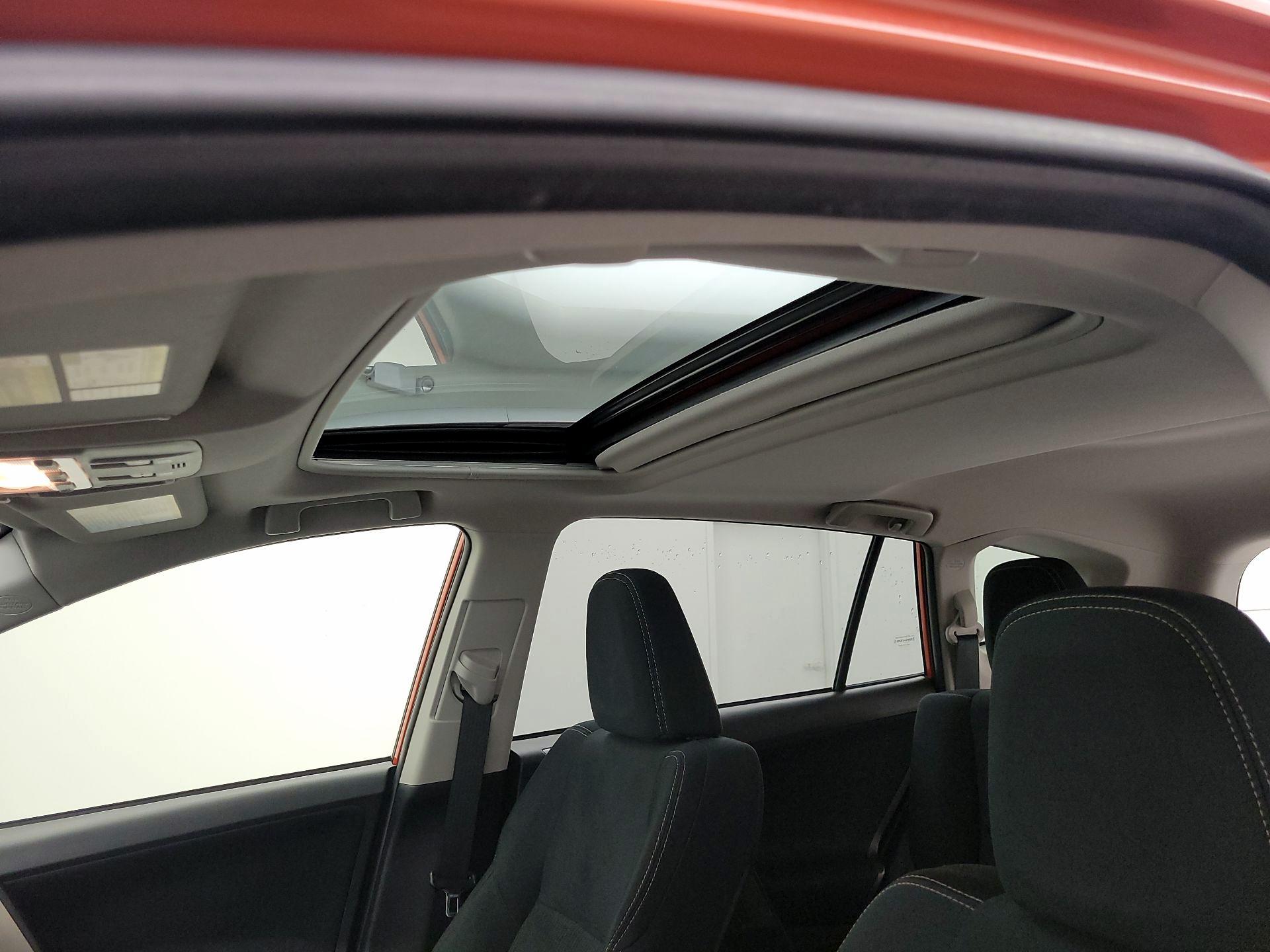 Thumbnail: 2015 Toyota RAV4 - 19