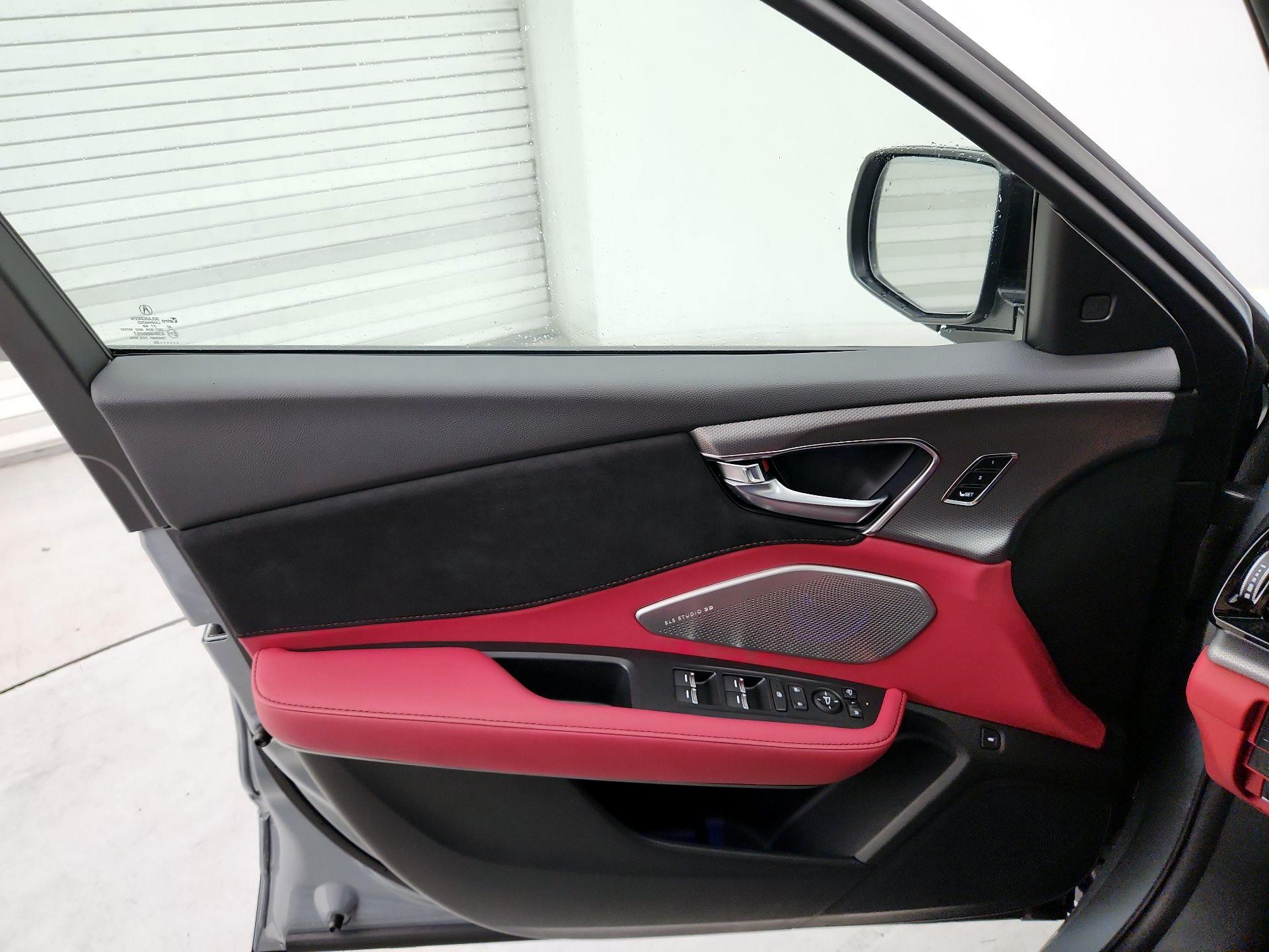 Thumbnail: 2025 Acura RDX - 12