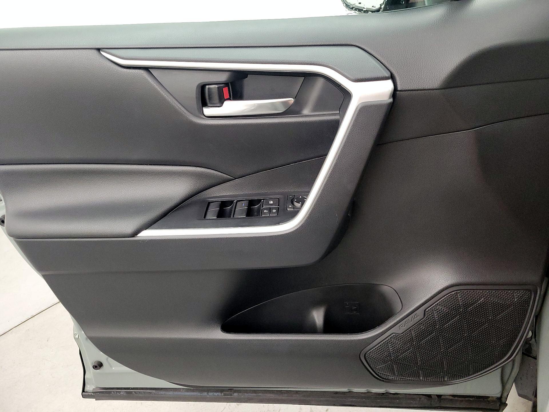 Thumbnail: 2021 Toyota RAV4 - 12