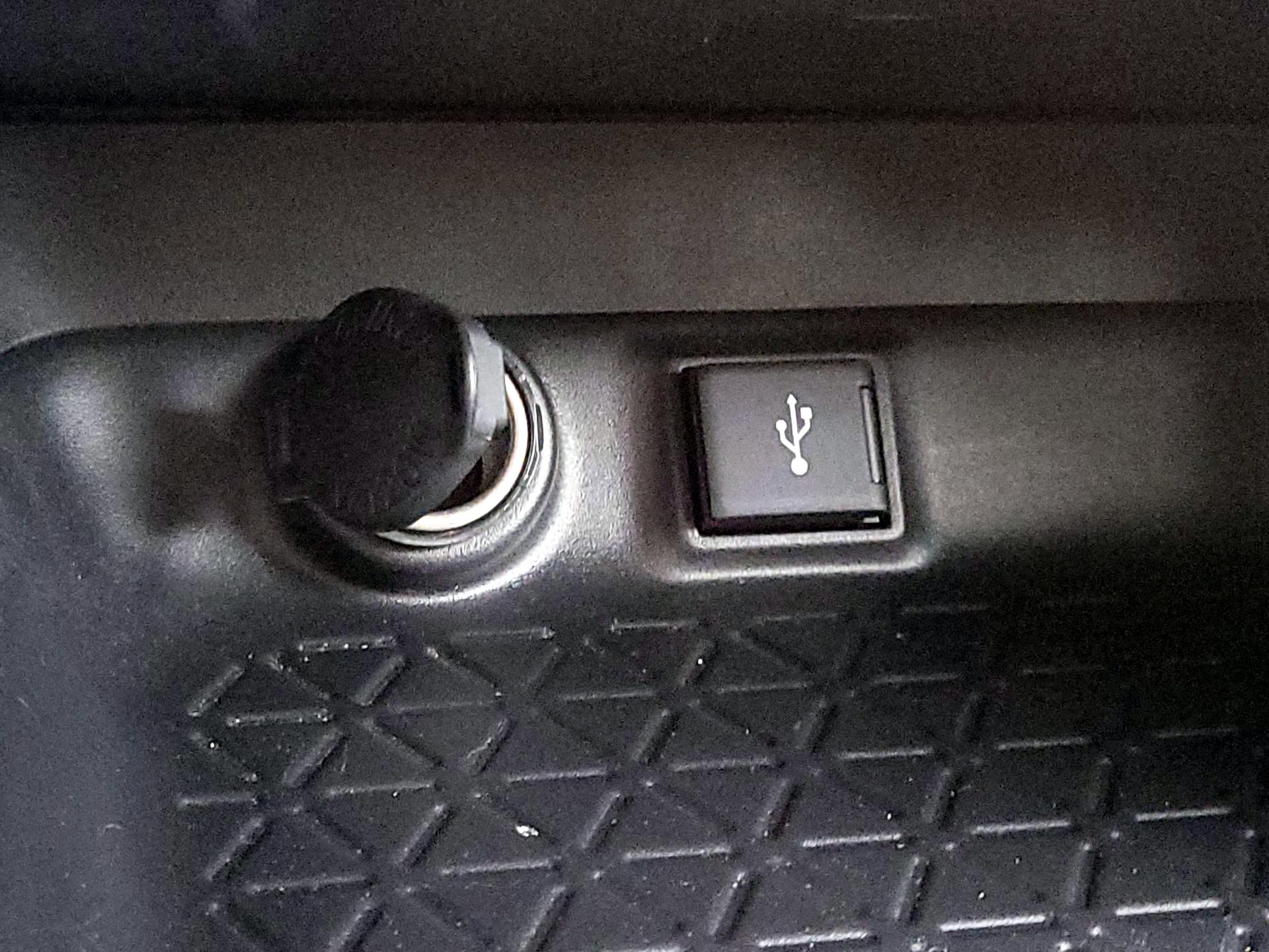 Thumbnail: 2021 Toyota RAV4 - 18