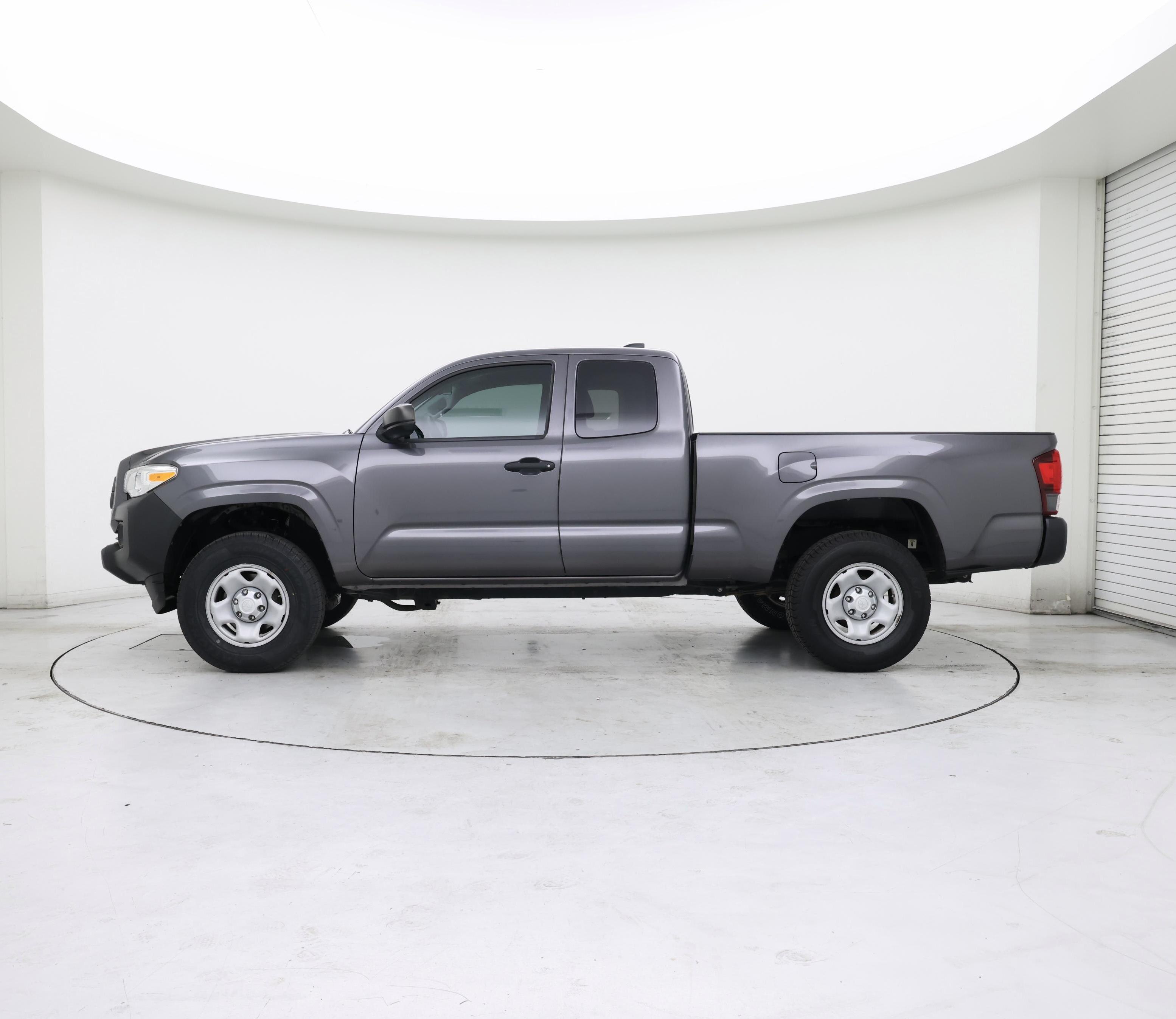 Thumbnail: 2020 Toyota Tacoma - 3