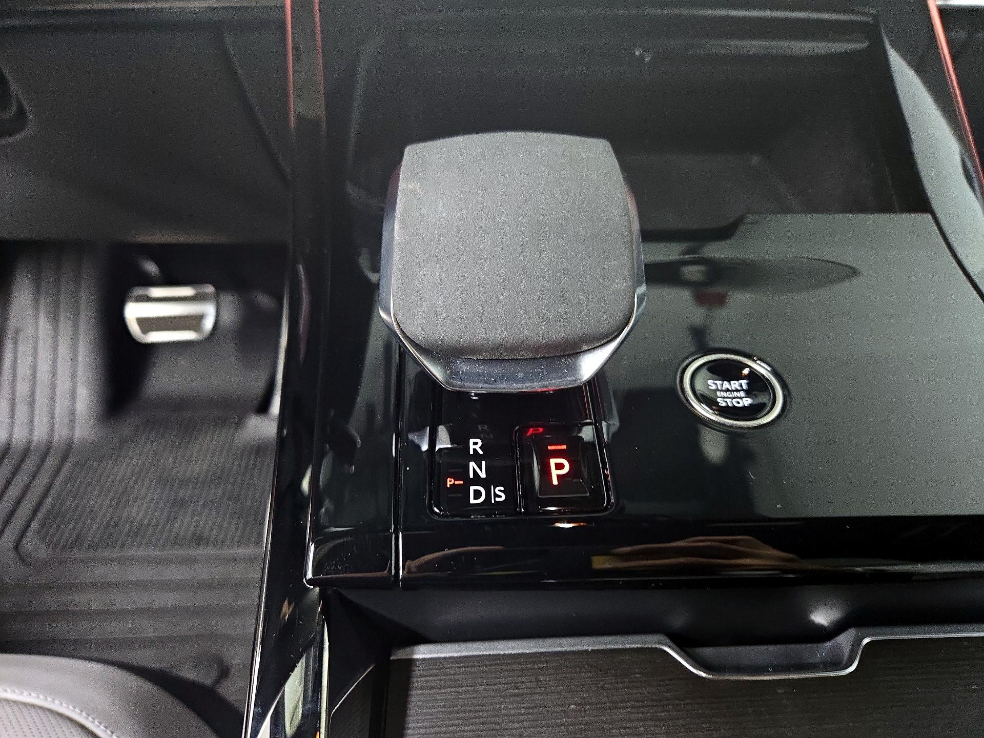Thumbnail: 2024 Land Rover Range Rover Sport - 17