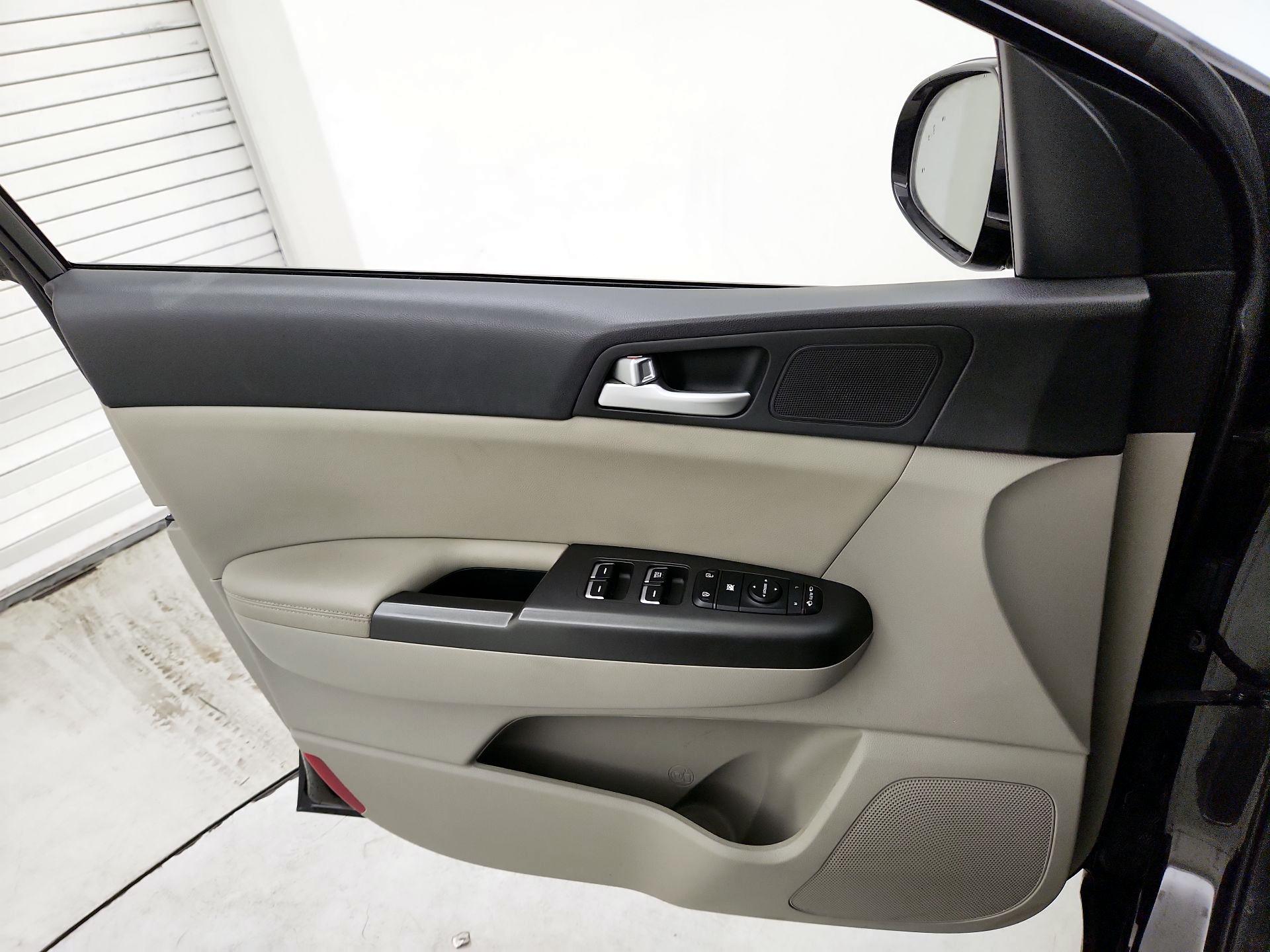 Thumbnail: 2020 Kia Sportage - 12