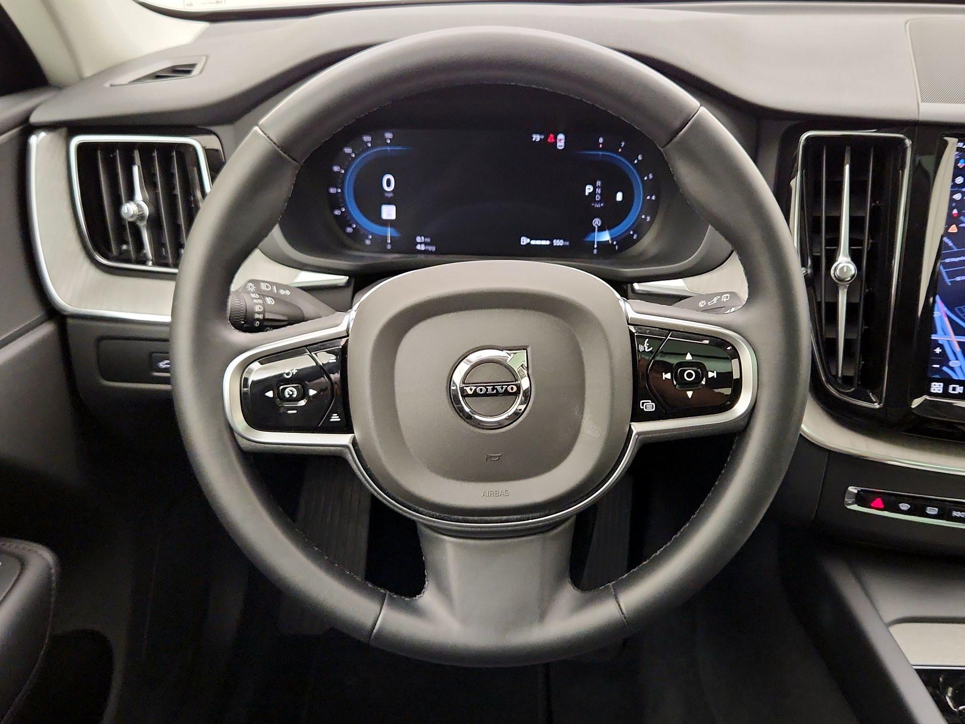 Thumbnail: 2025 Volvo XC60 - 10