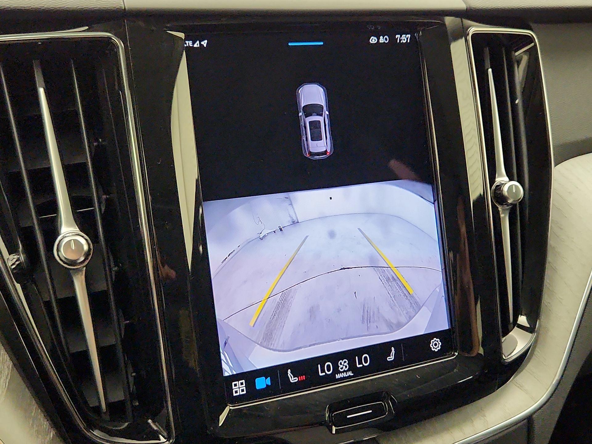 Thumbnail: 2025 Volvo XC60 - 15