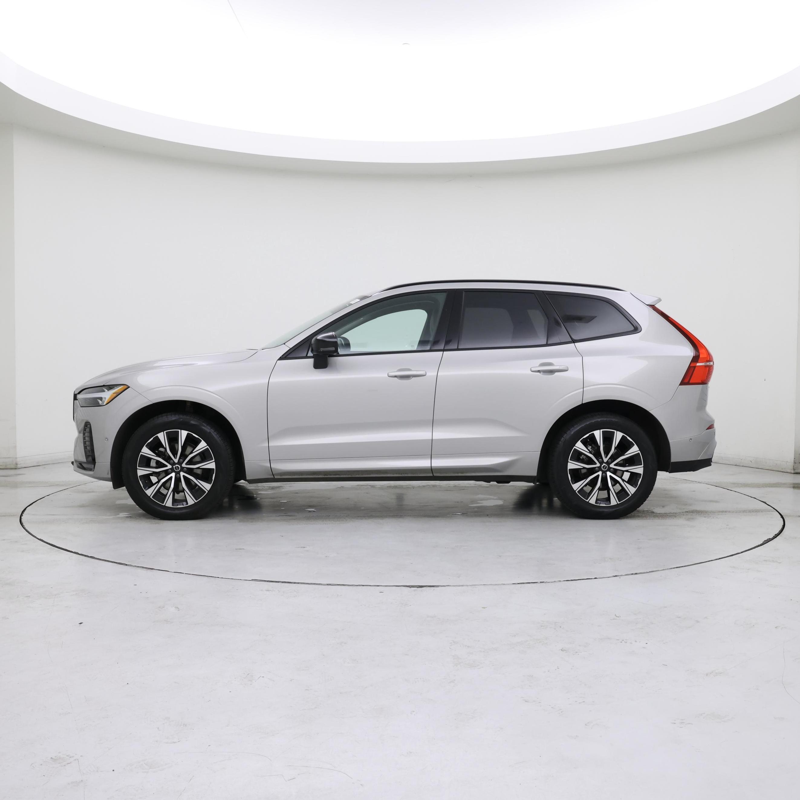 Thumbnail: 2025 Volvo XC60 - 3