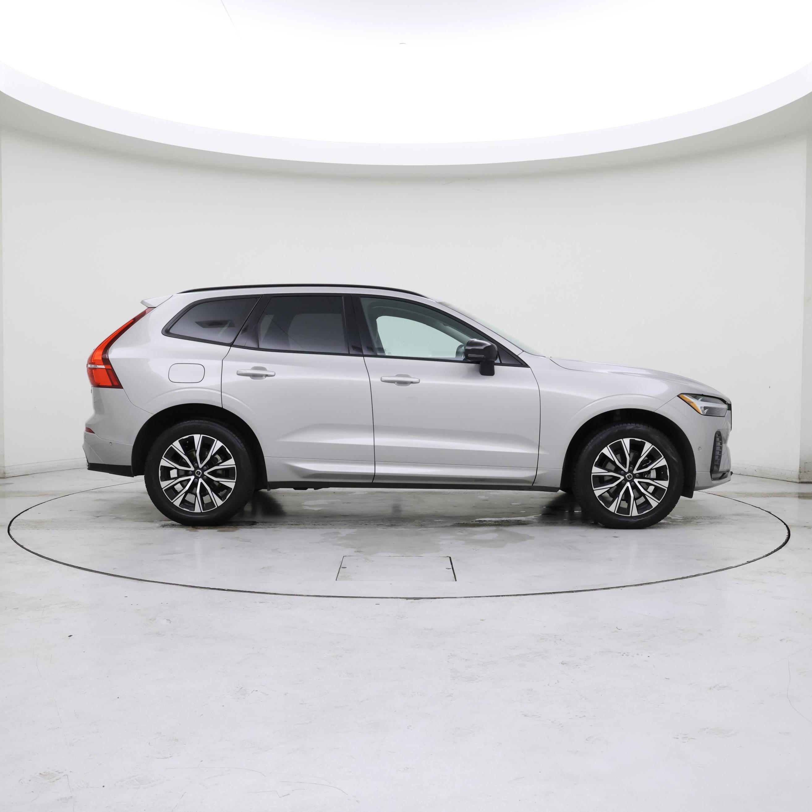 Thumbnail: 2025 Volvo XC60 - 7