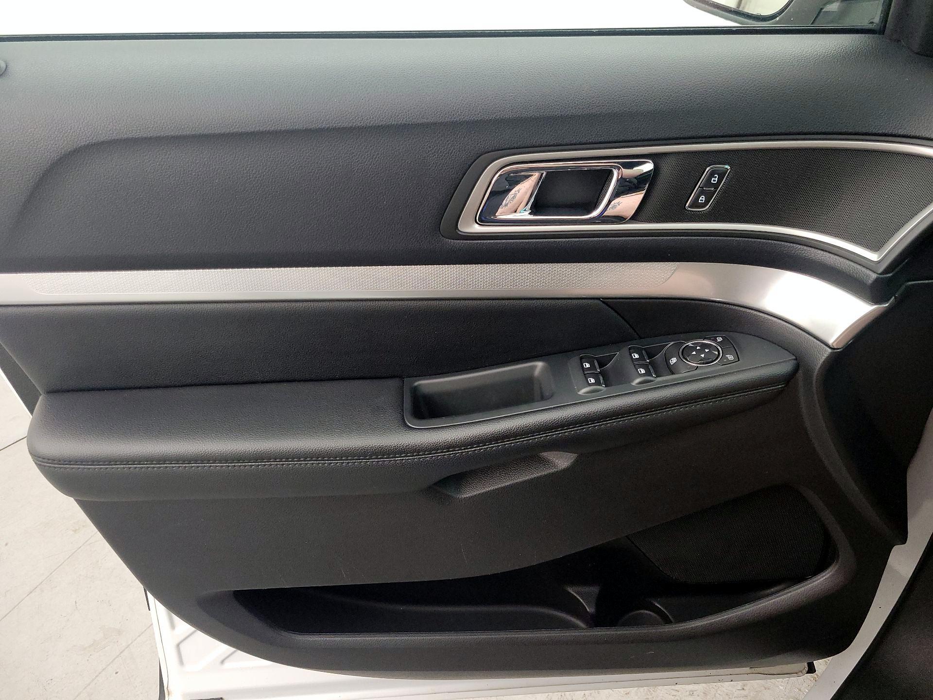 Thumbnail: 2016 Ford Explorer - 12