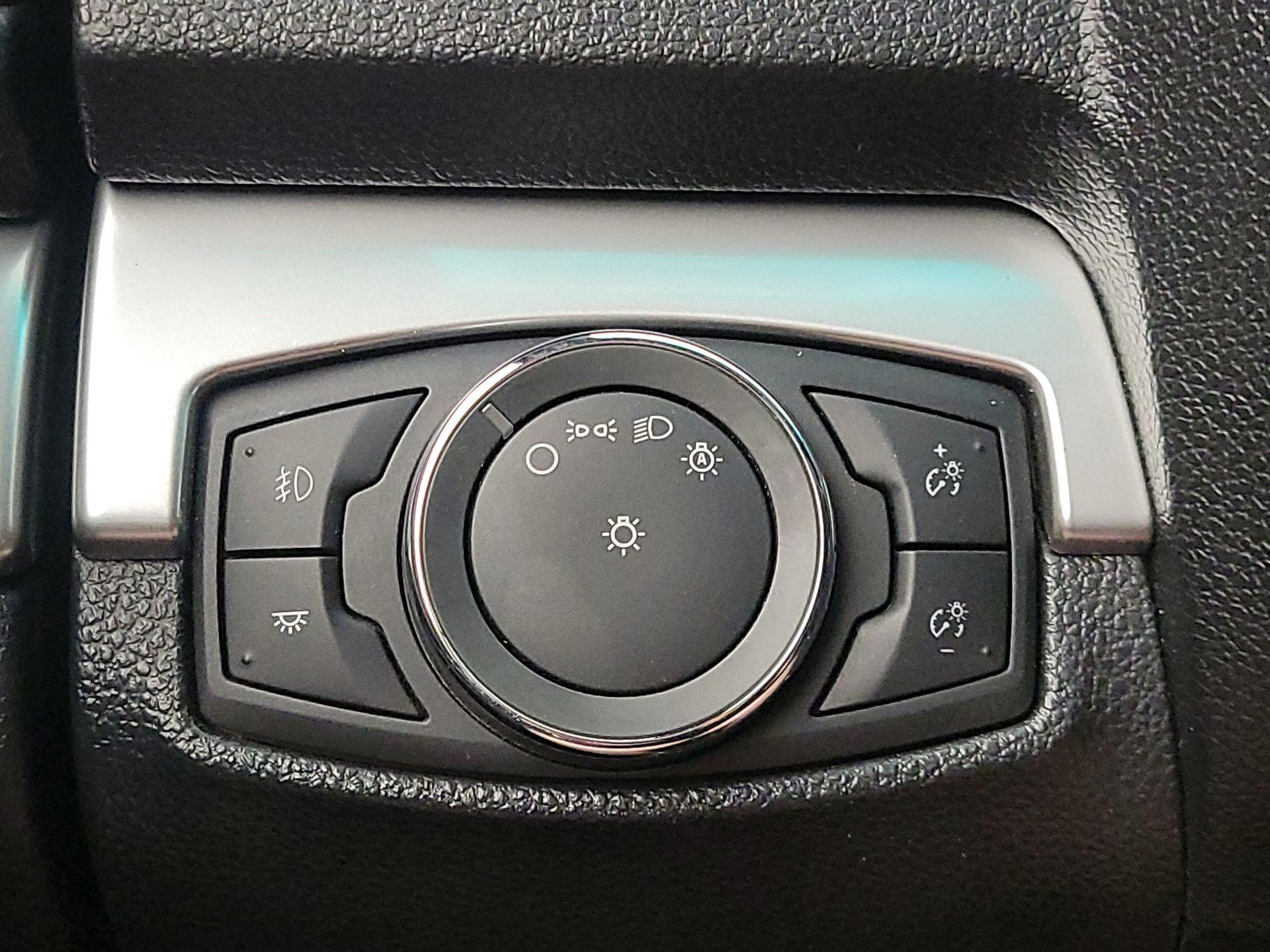 Thumbnail: 2016 Ford Explorer - 13