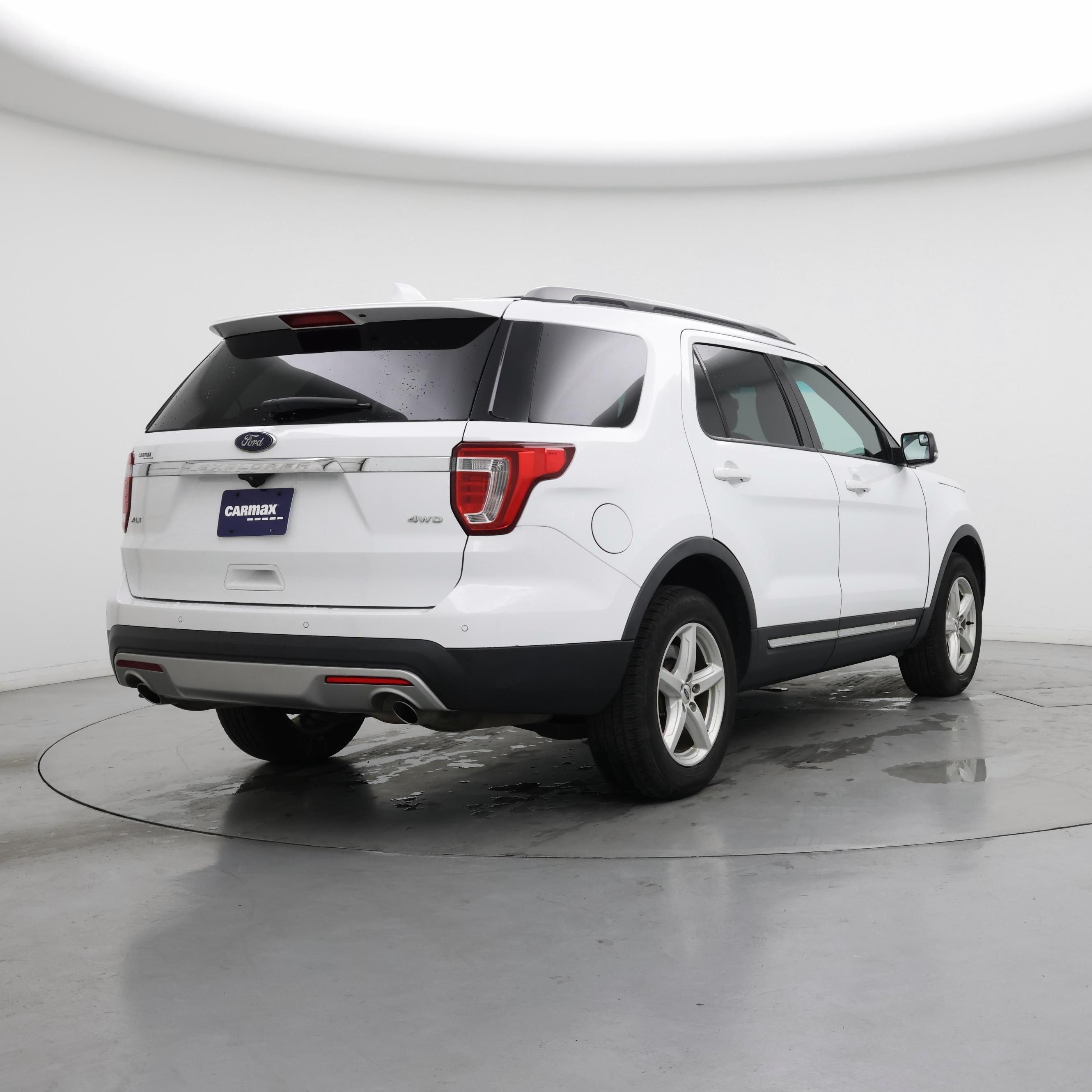 Thumbnail: 2016 Ford Explorer - 8