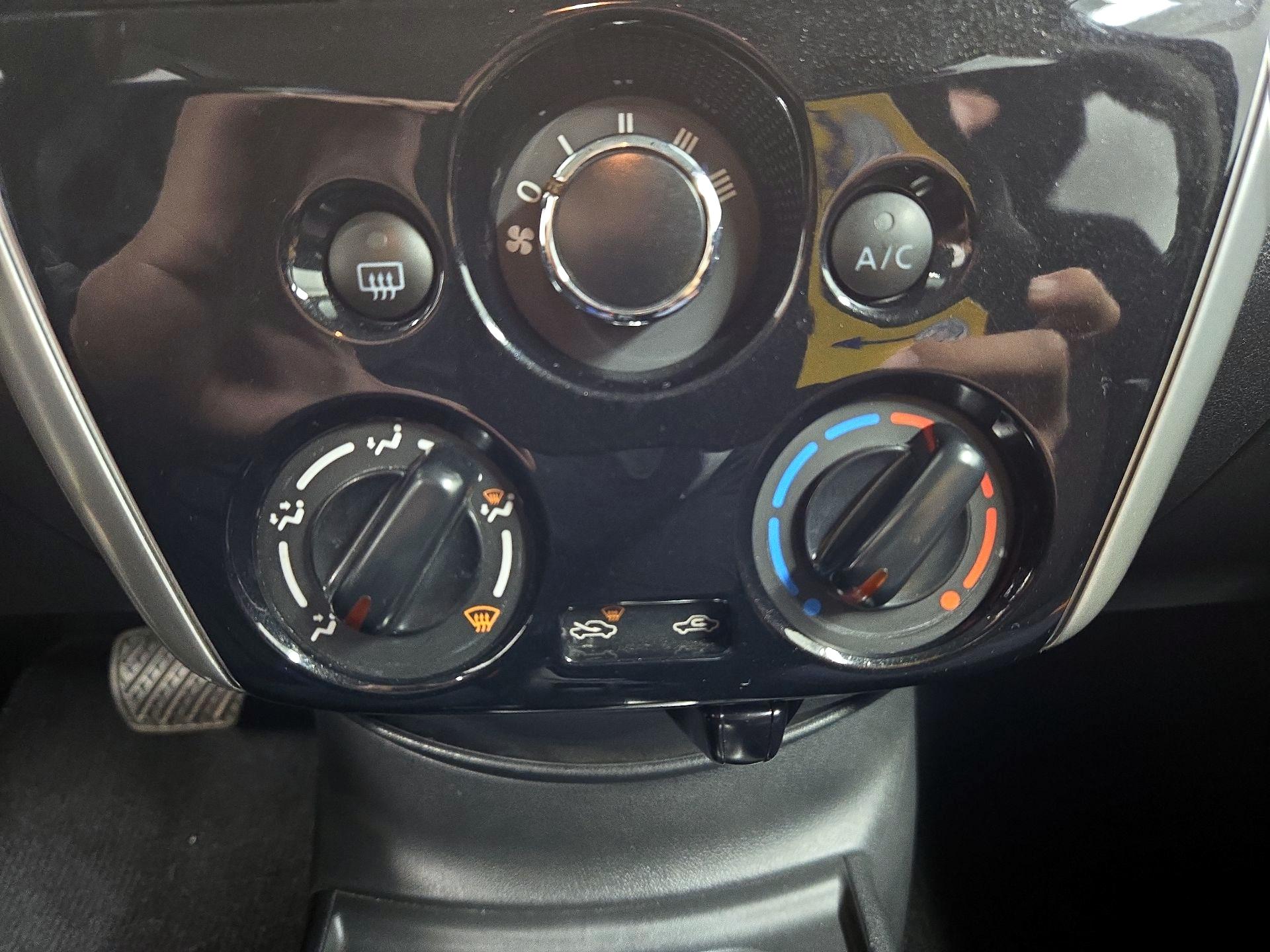 Thumbnail: 2015 Nissan Versa Note - 16