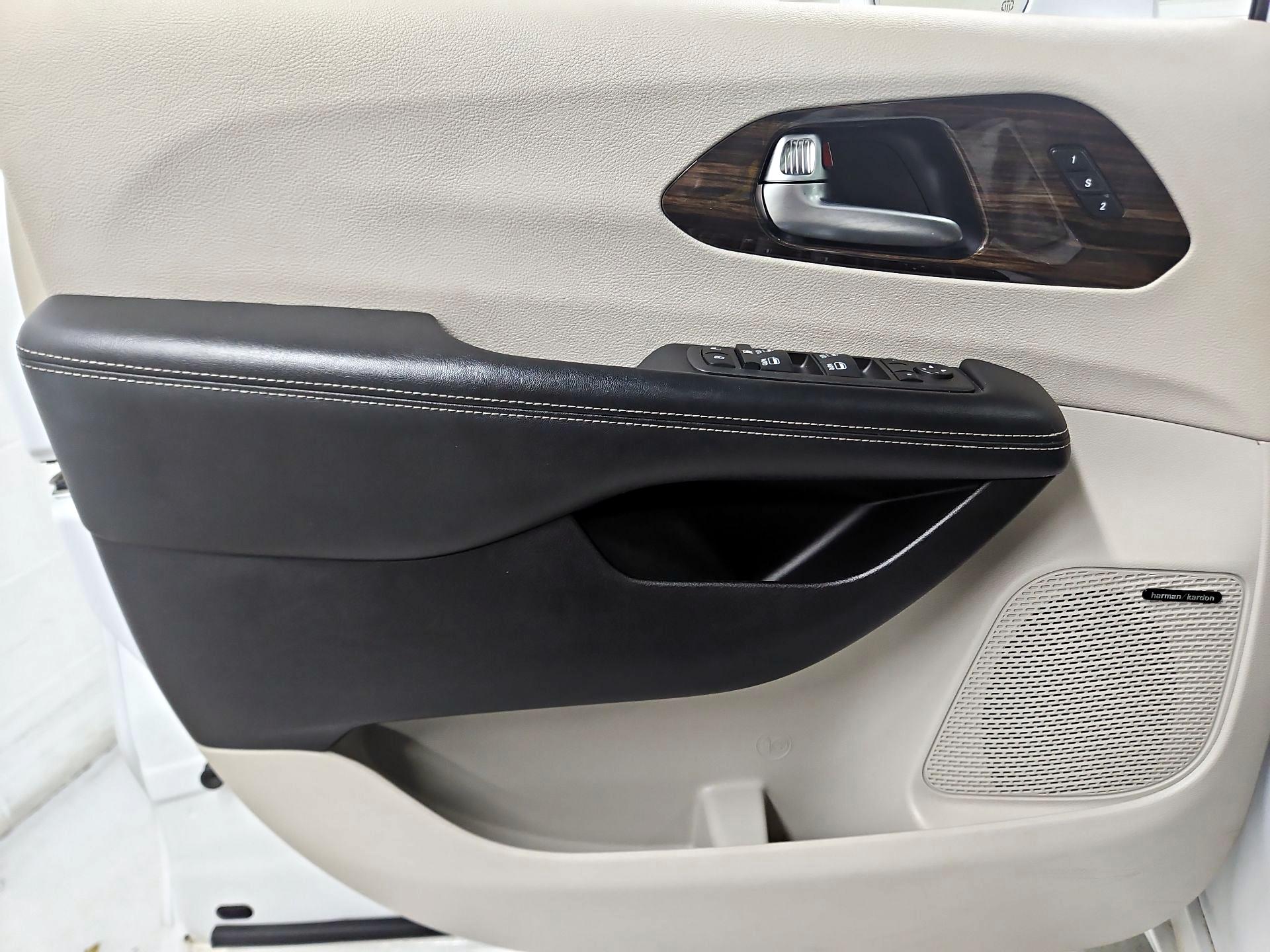 Thumbnail: 2022 Chrysler Pacifica - 12