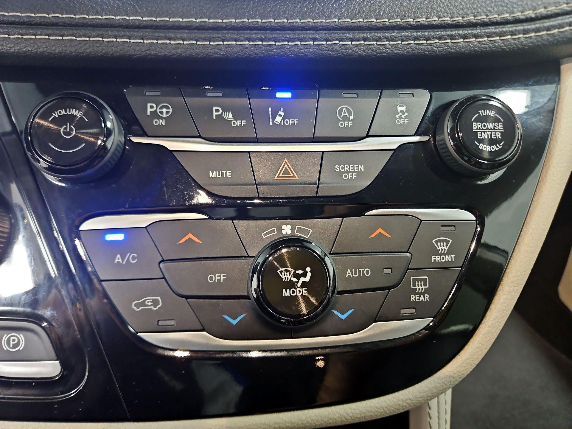Thumbnail: 2022 Chrysler Pacifica - 17