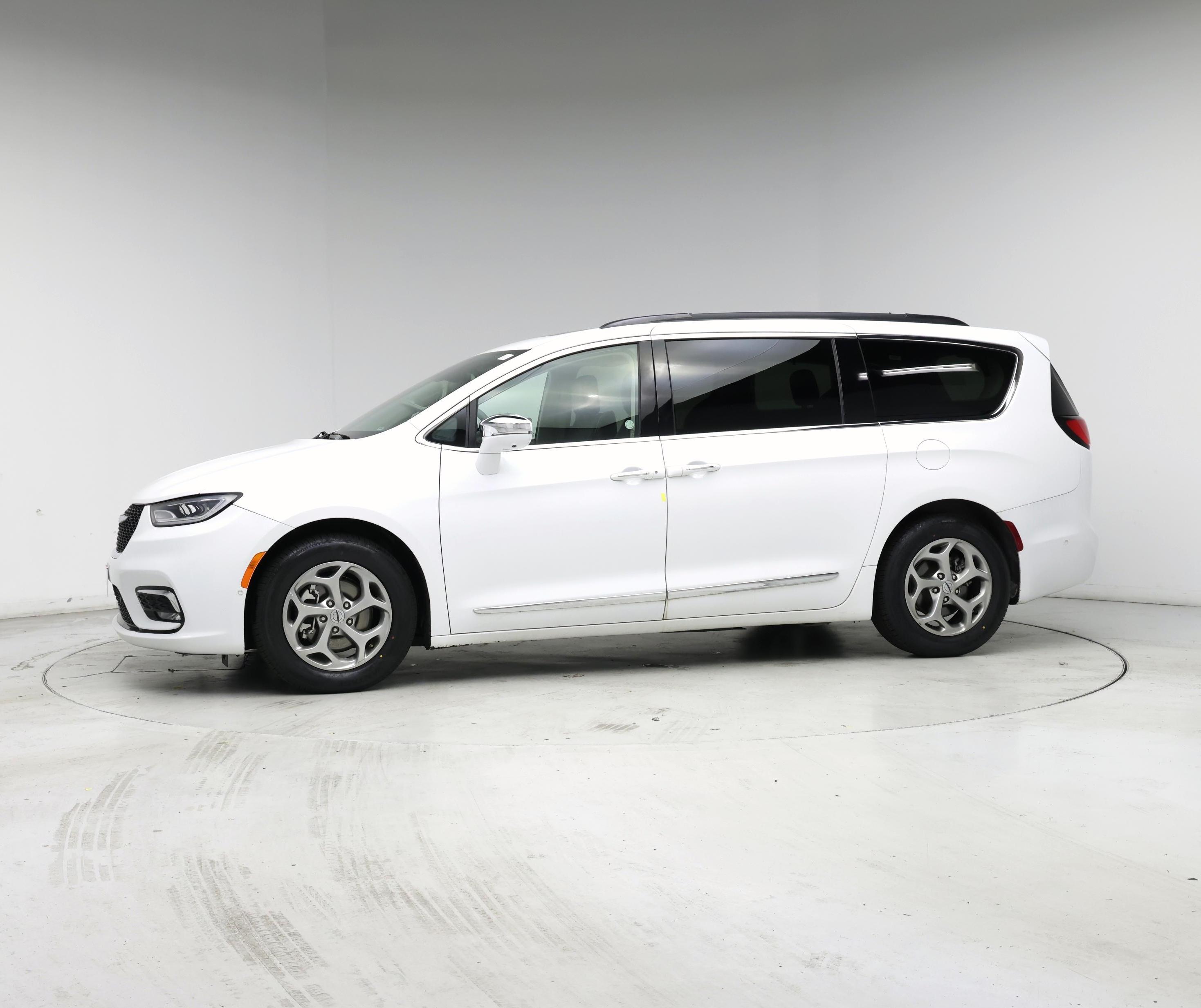 Thumbnail: 2022 Chrysler Pacifica - 3
