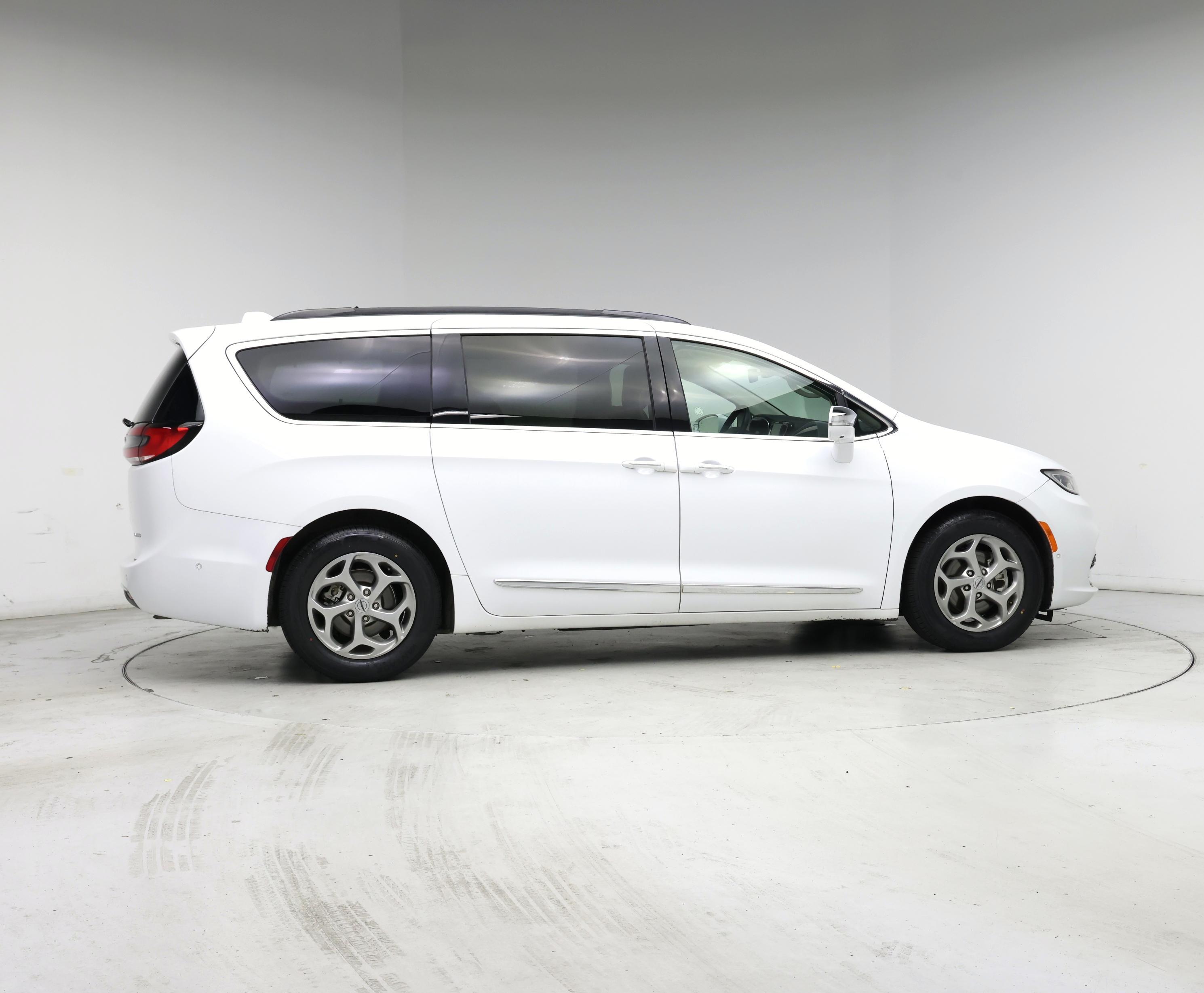 Thumbnail: 2022 Chrysler Pacifica - 7