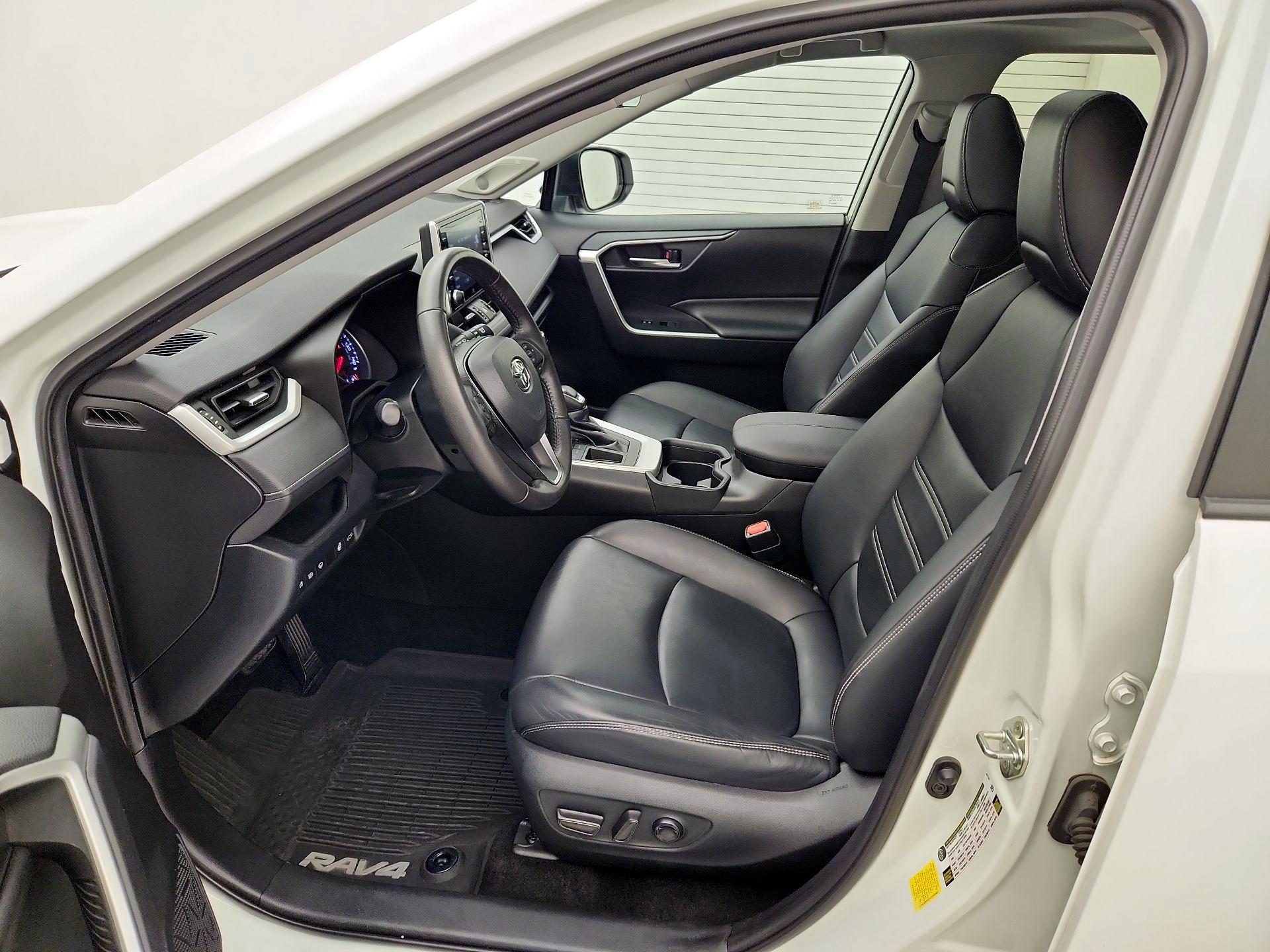 Thumbnail: 2020 Toyota RAV4 - 11