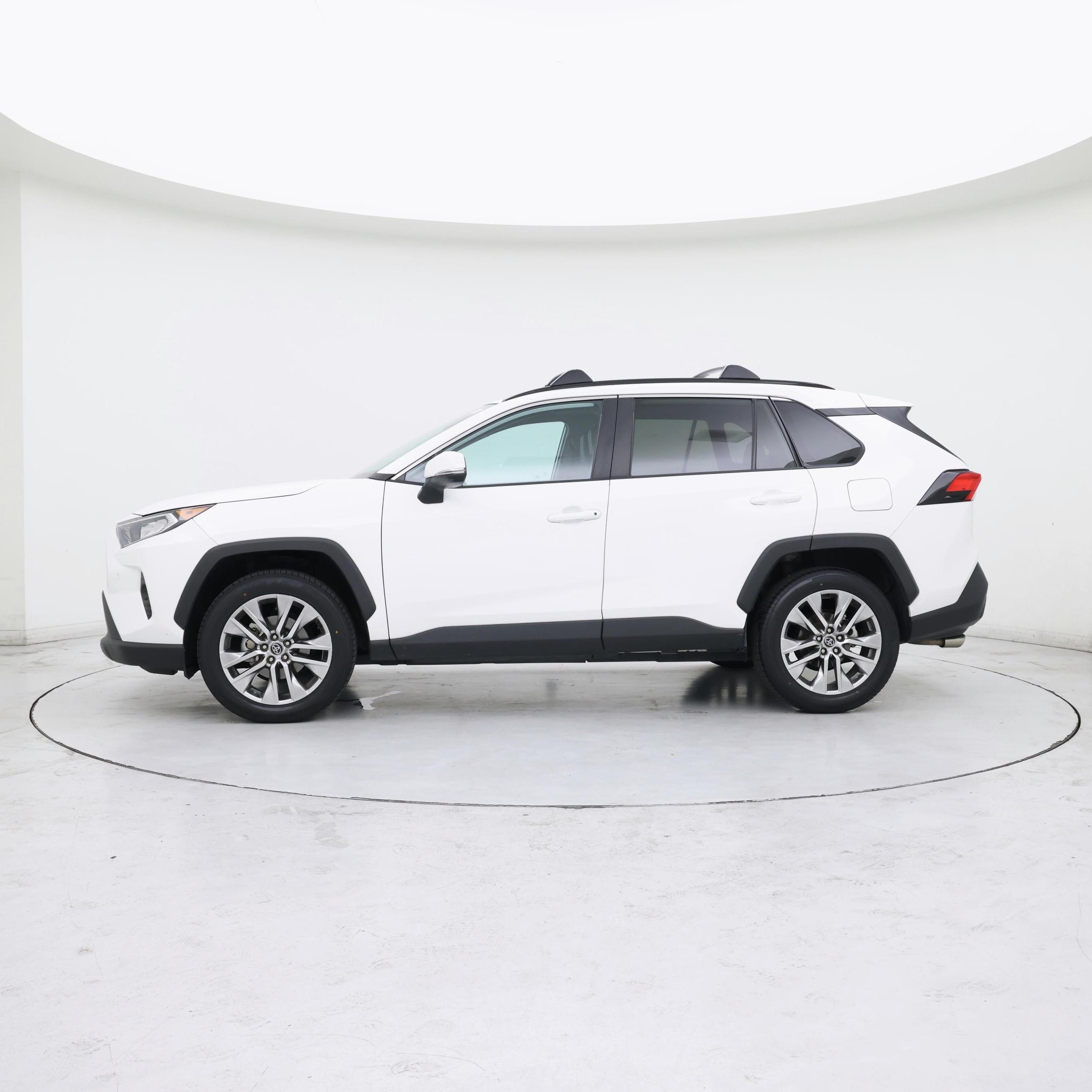 Thumbnail: 2020 Toyota RAV4 - 3