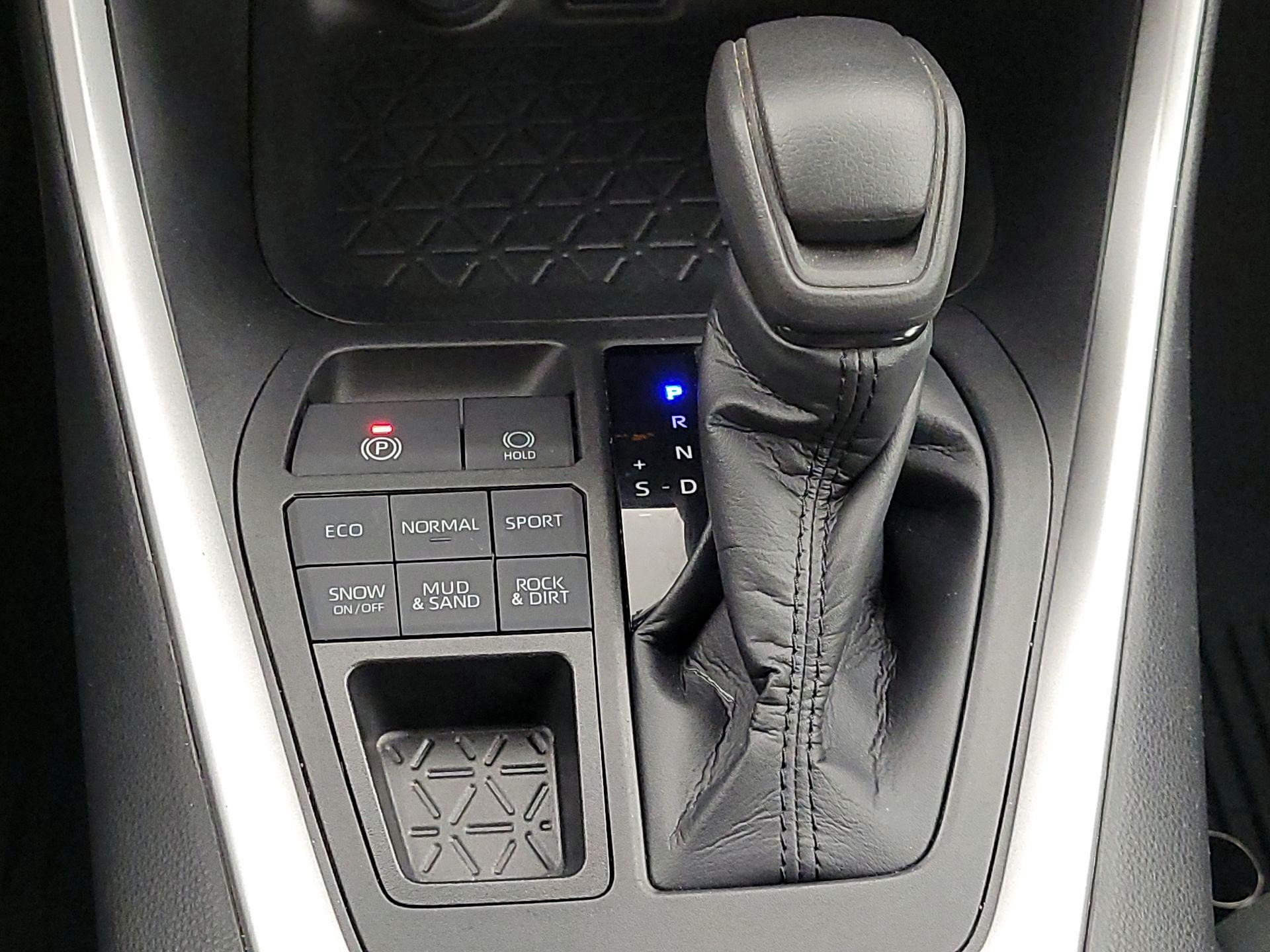 Thumbnail: 2021 Toyota RAV4 - 17
