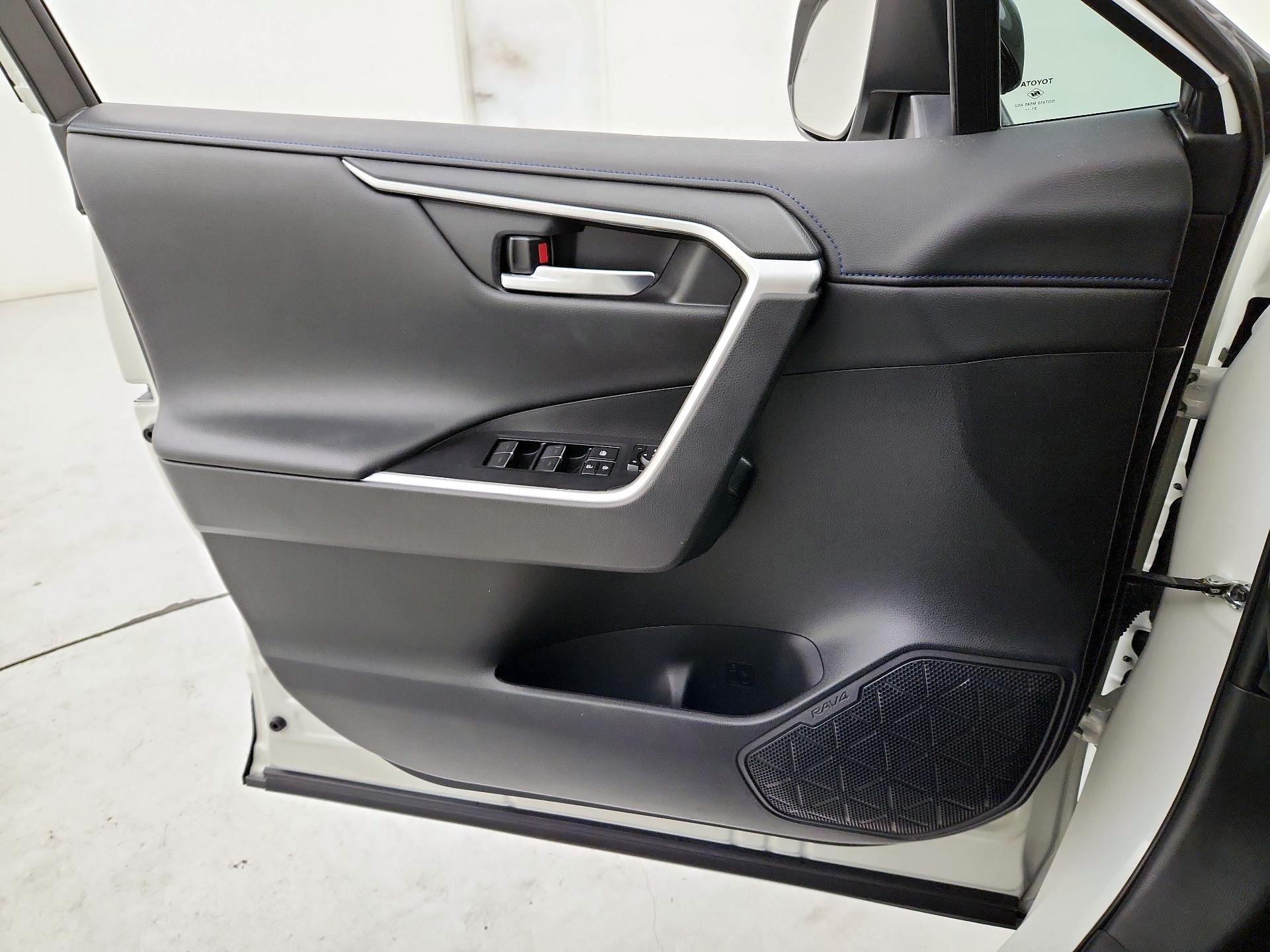 Thumbnail: 2022 Toyota RAV4 - 12