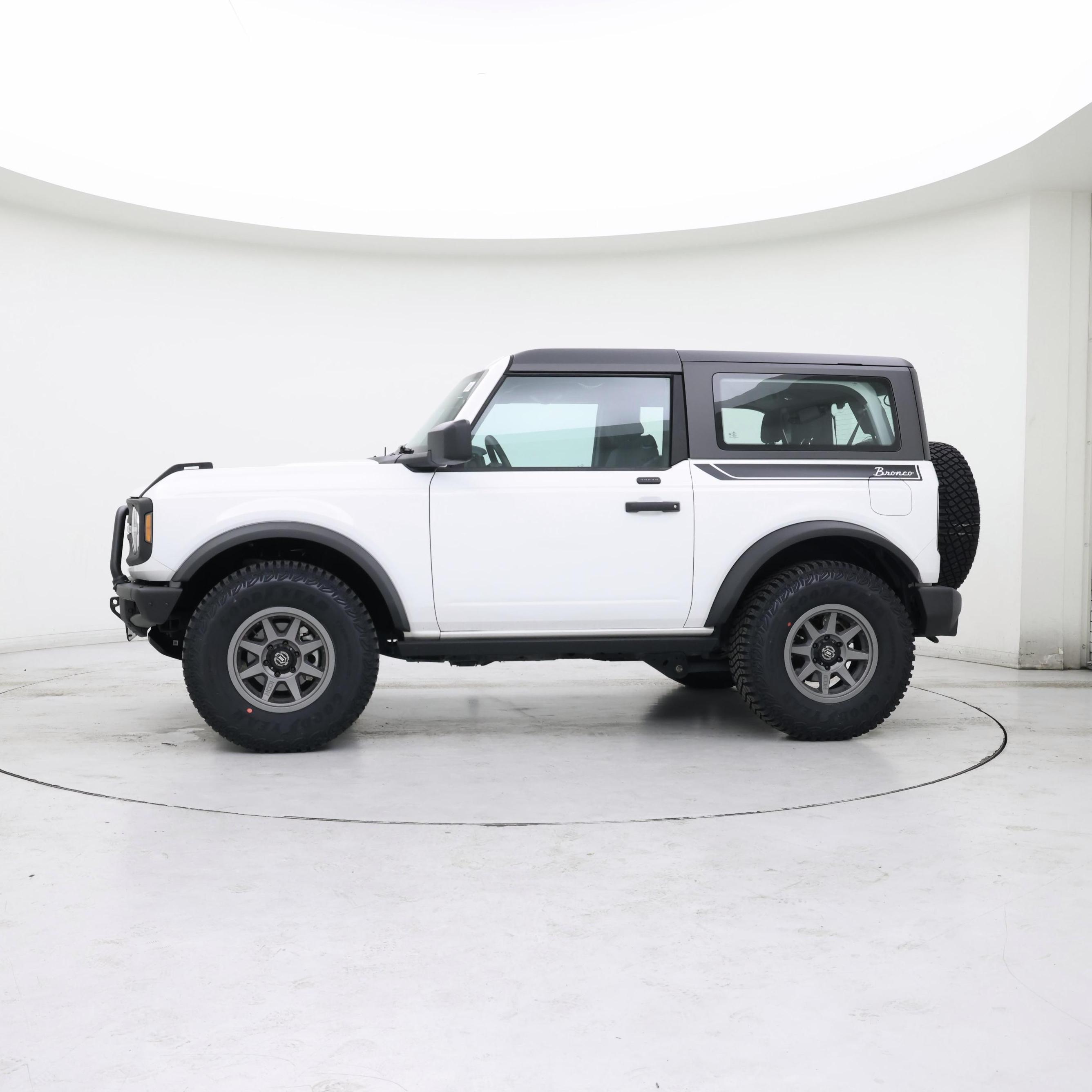 Thumbnail: 2021 Ford Bronco - 3