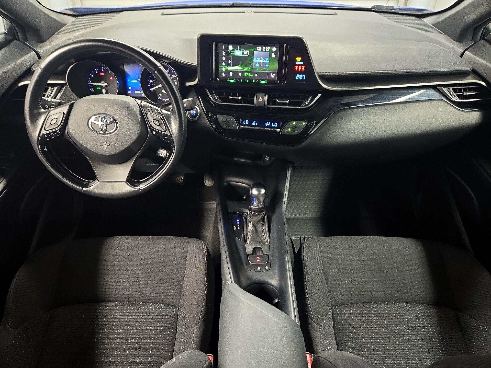 Thumbnail: 2018 Toyota C-HR - 9