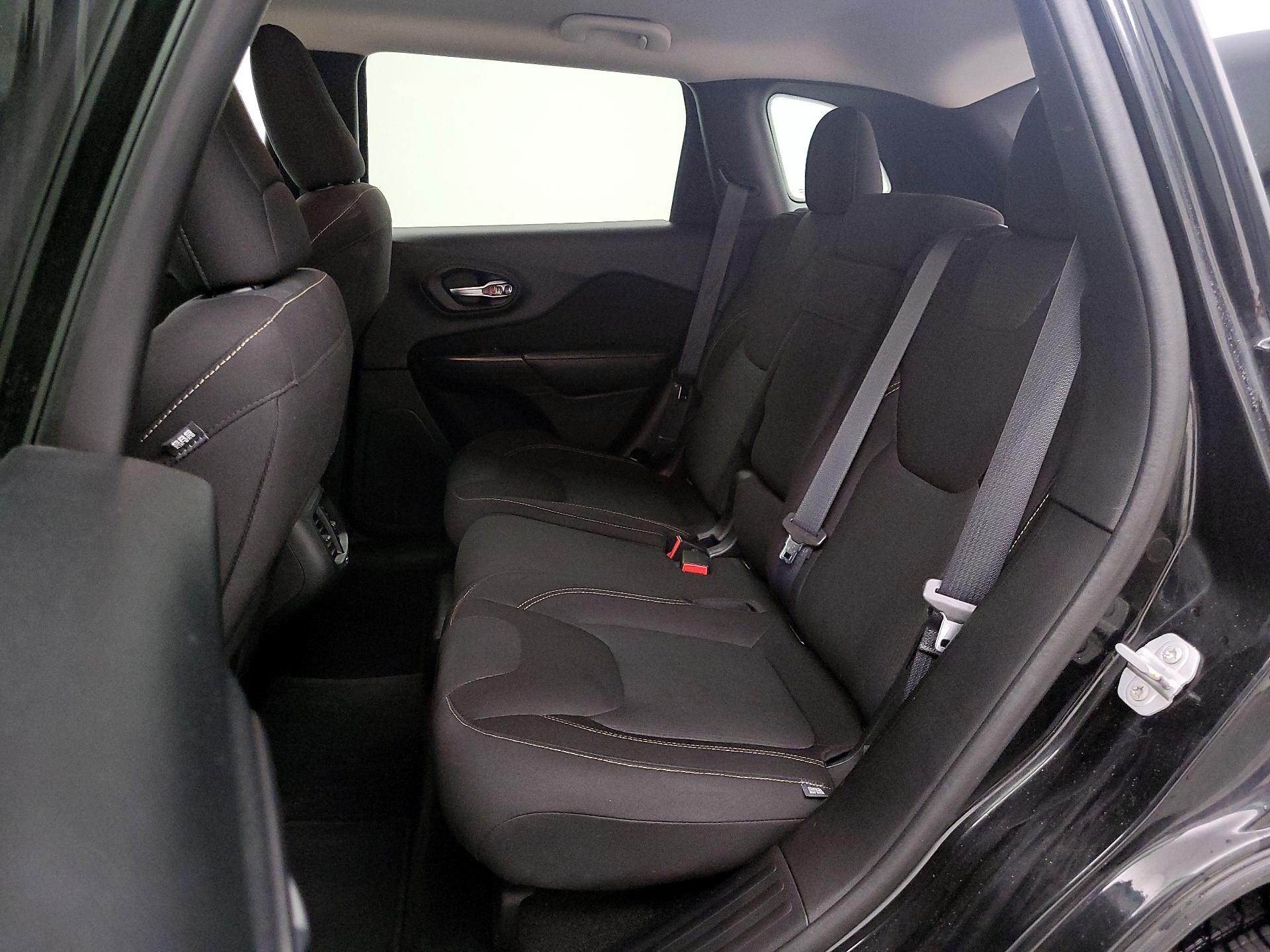 Thumbnail: 2016 Jeep Cherokee - 19