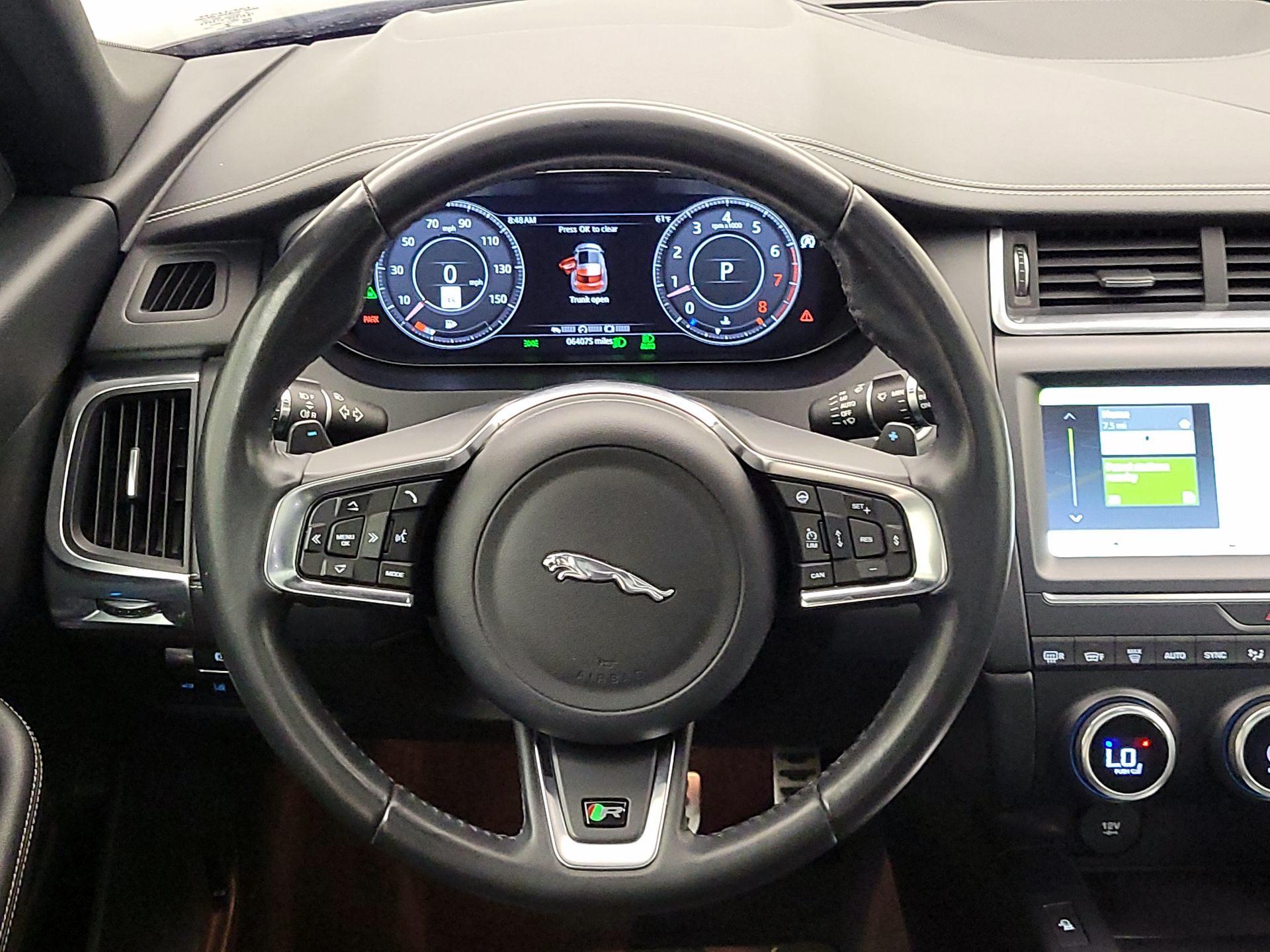 Thumbnail: 2018 Jaguar E-Pace - 10