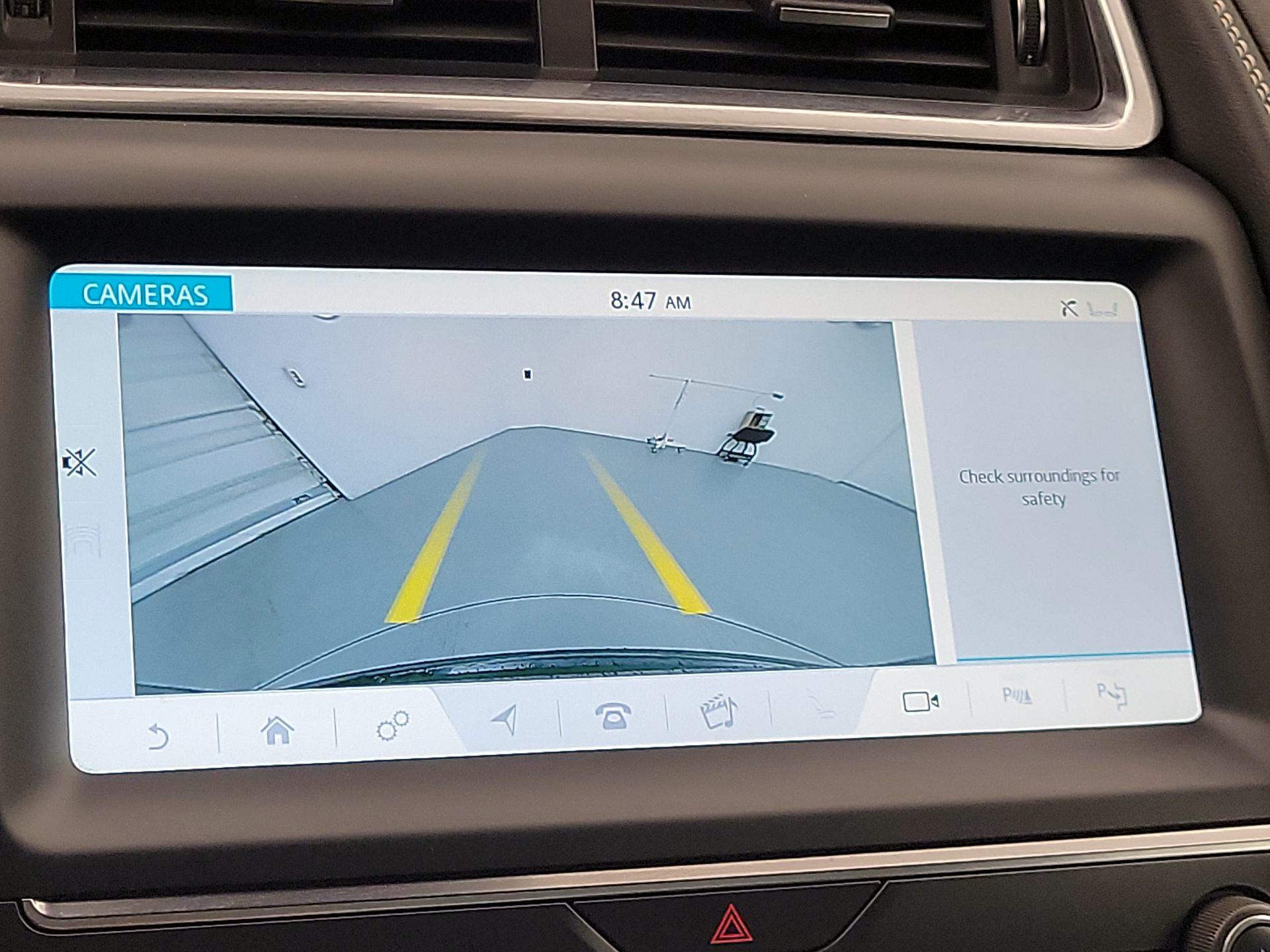Thumbnail: 2018 Jaguar E-Pace - 15