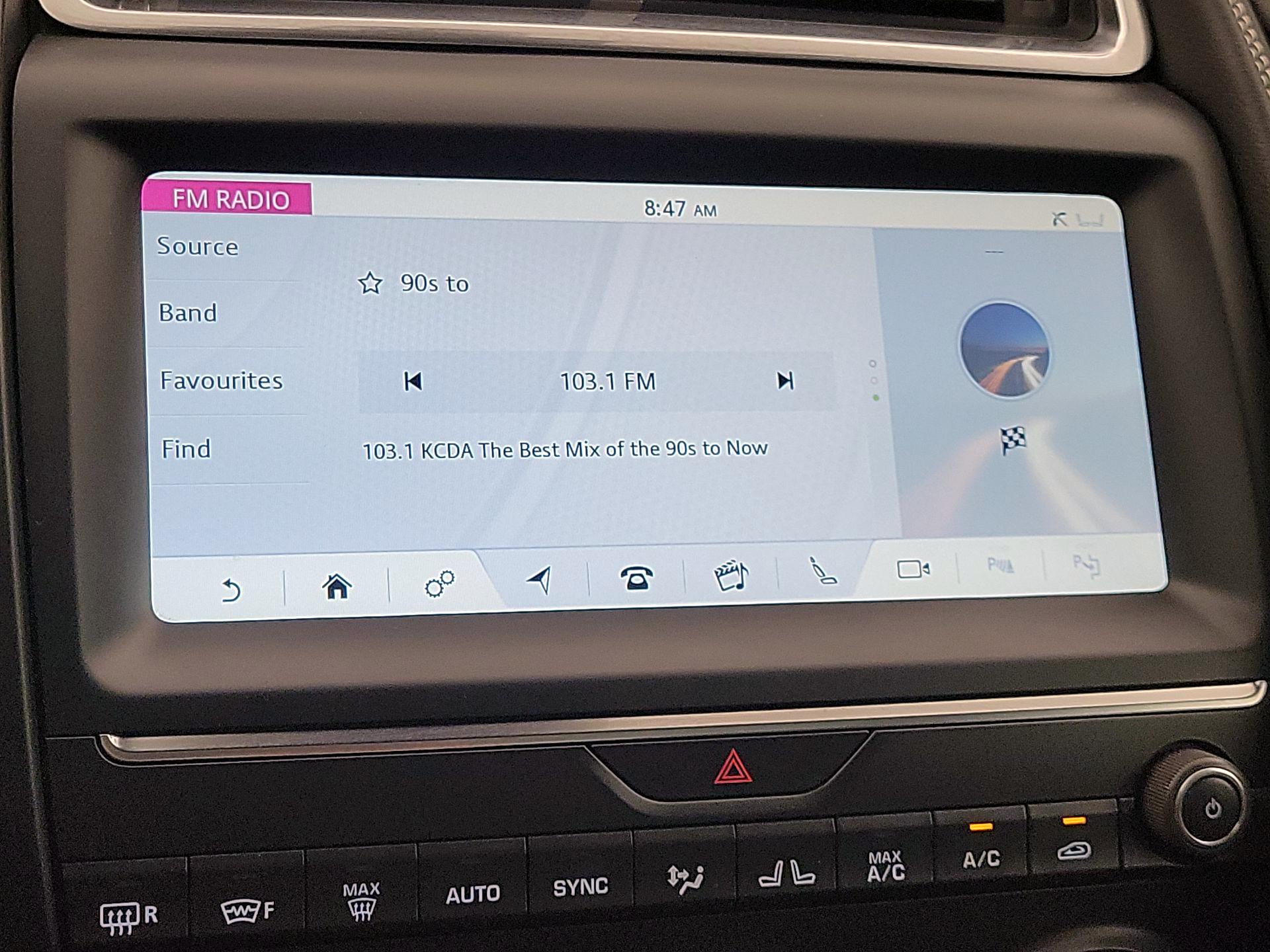 Thumbnail: 2018 Jaguar E-Pace - 16