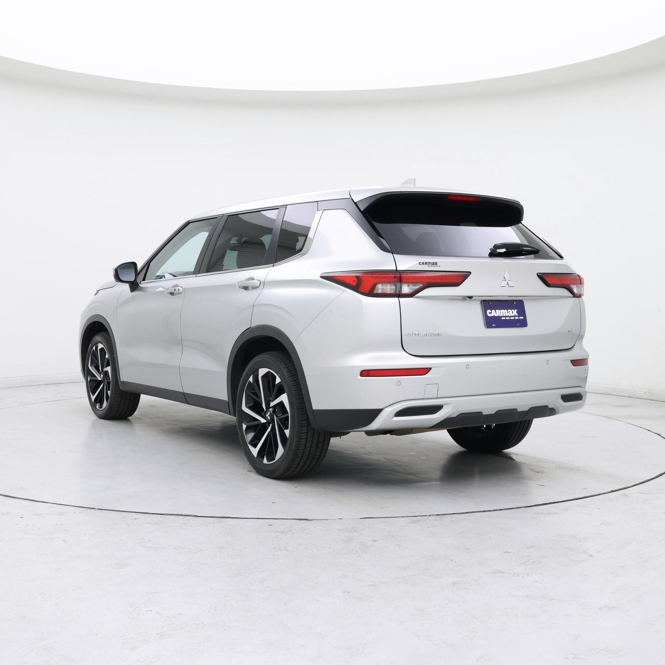 Thumbnail: 2023 Mitsubishi Outlander - 2