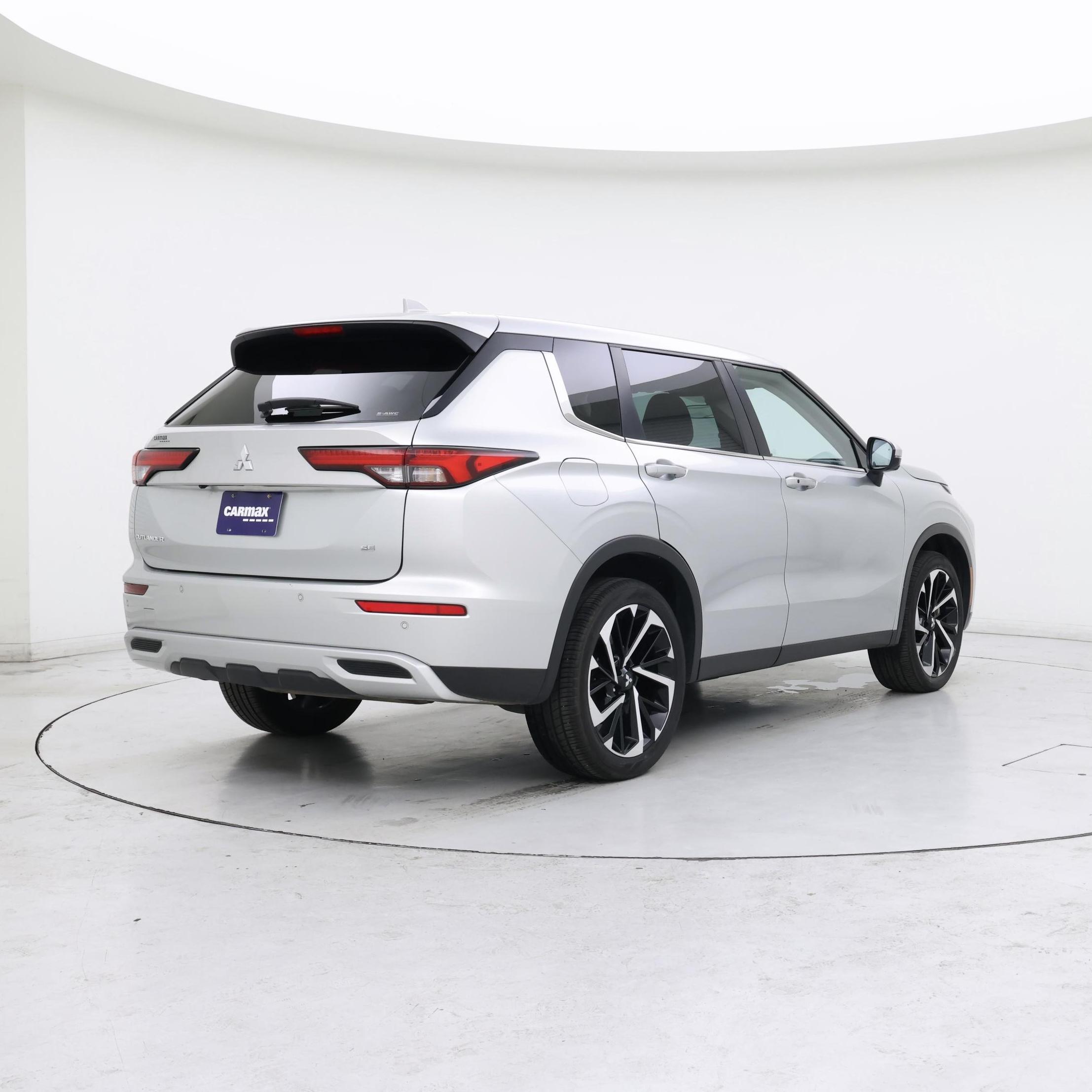 Thumbnail: 2023 Mitsubishi Outlander - 8