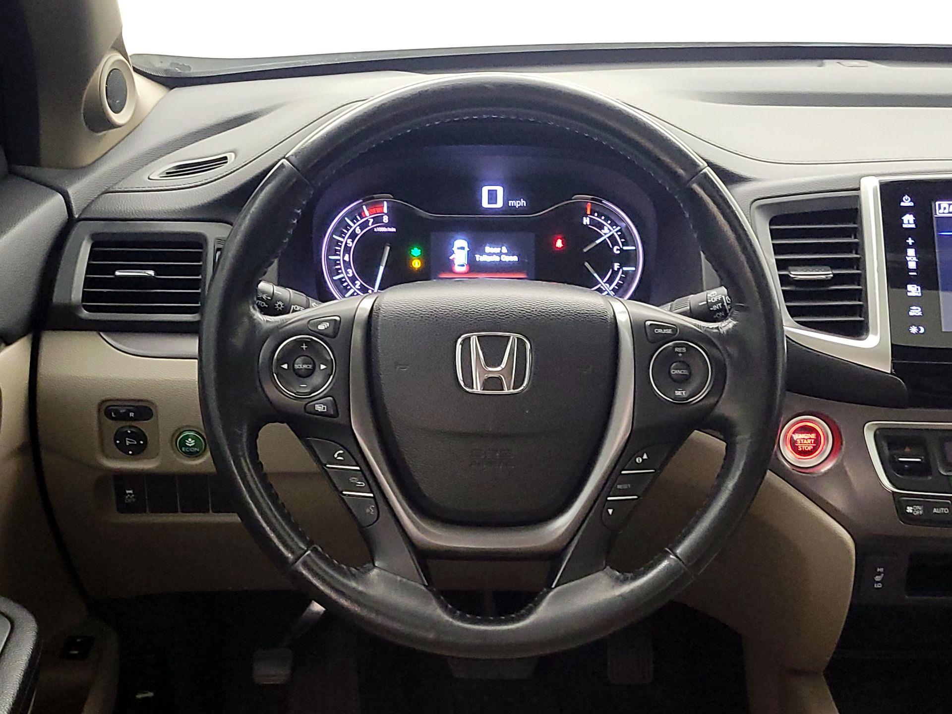 Thumbnail: 2017 Honda Pilot - 10