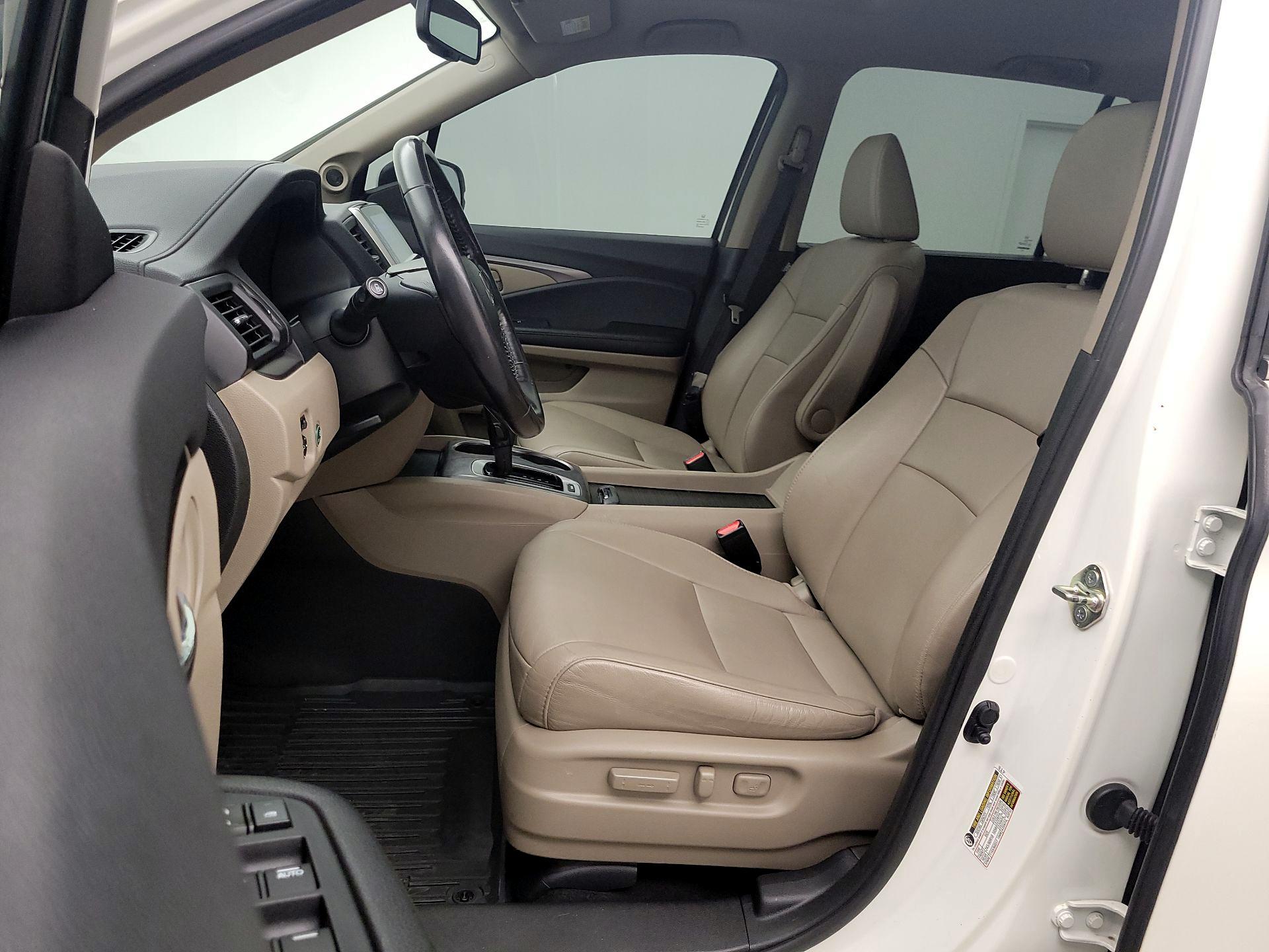 Thumbnail: 2017 Honda Pilot - 11
