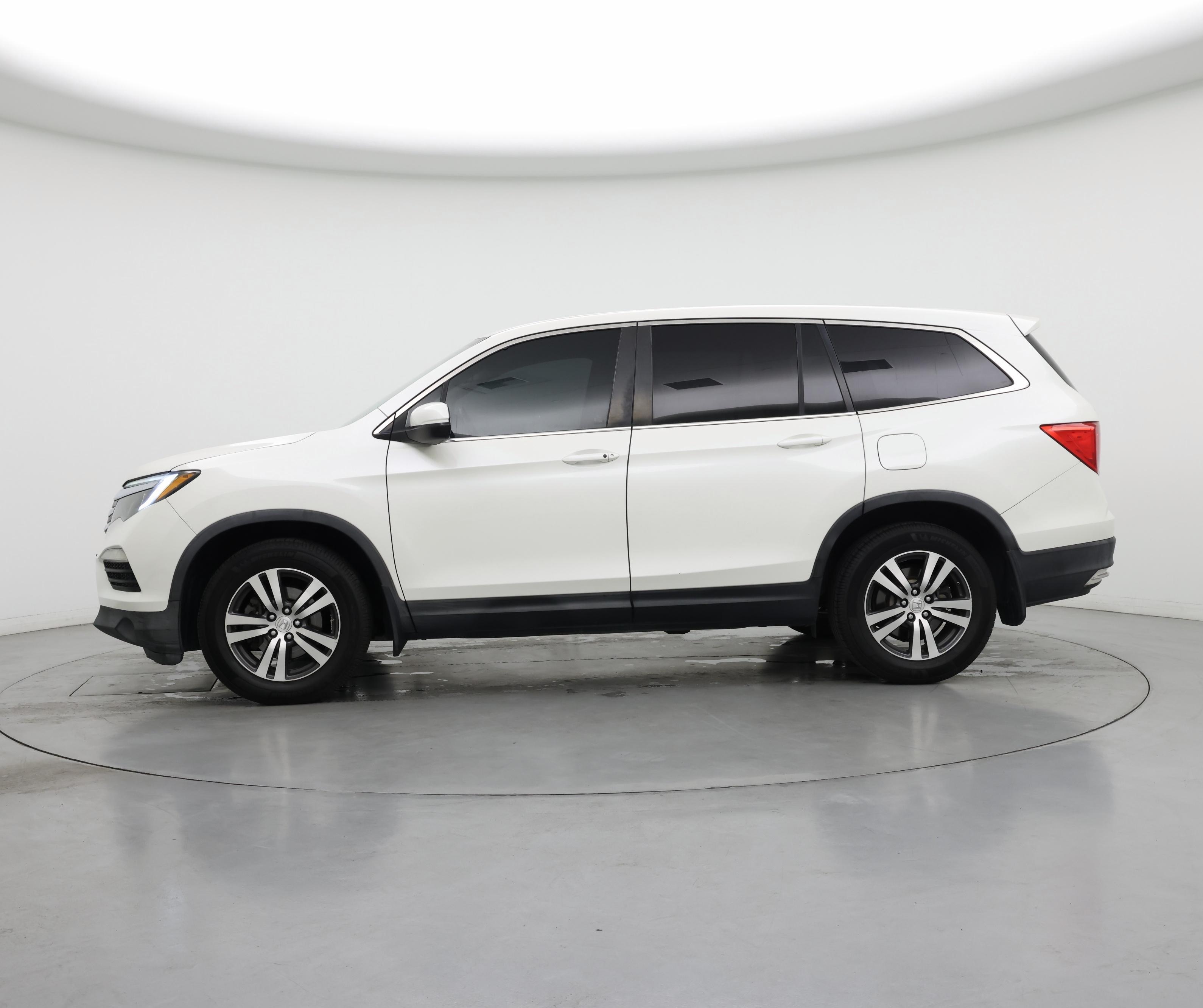 Thumbnail: 2017 Honda Pilot - 3