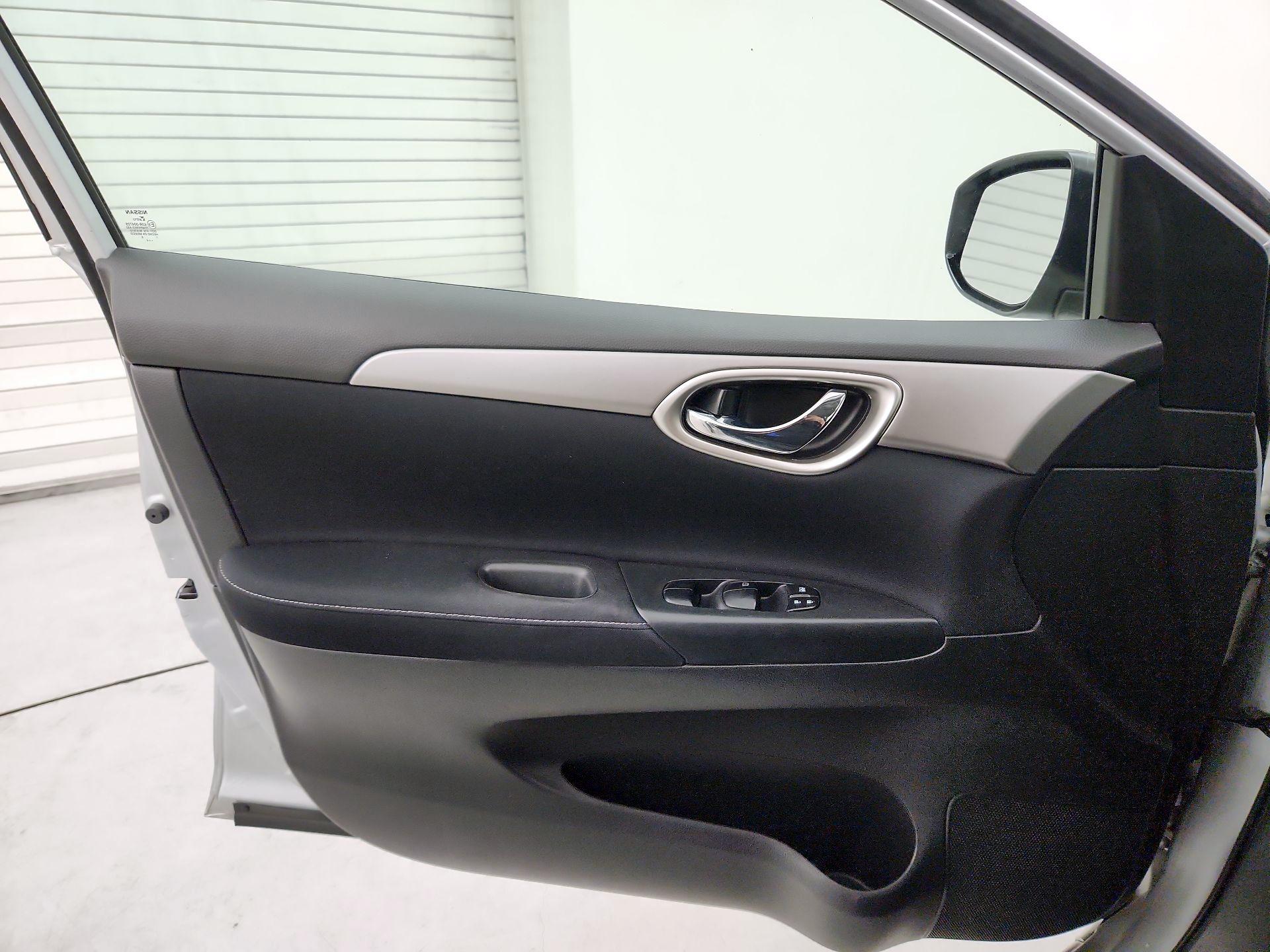 Thumbnail: 2014 Nissan Sentra - 12