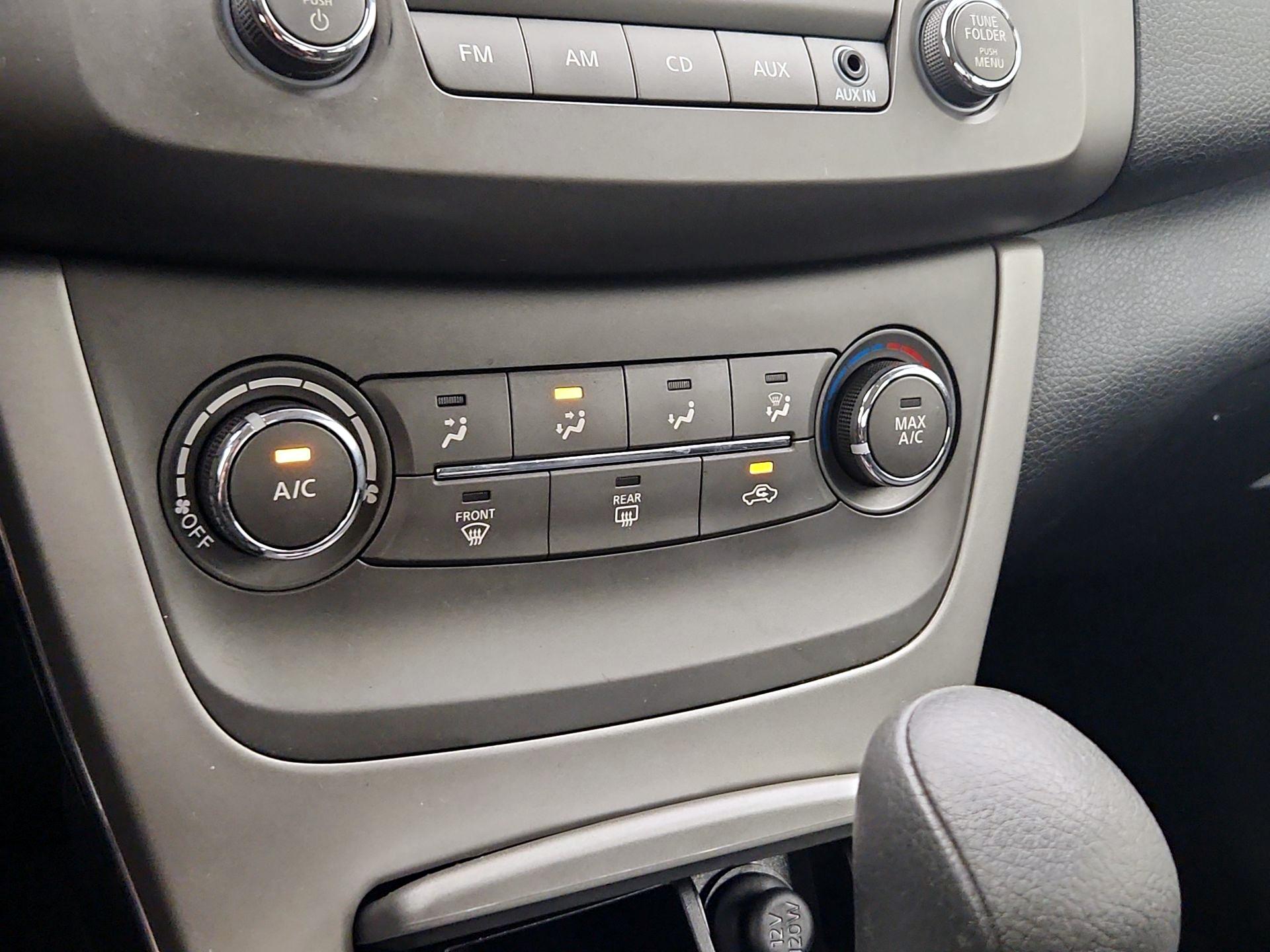 Thumbnail: 2014 Nissan Sentra - 15