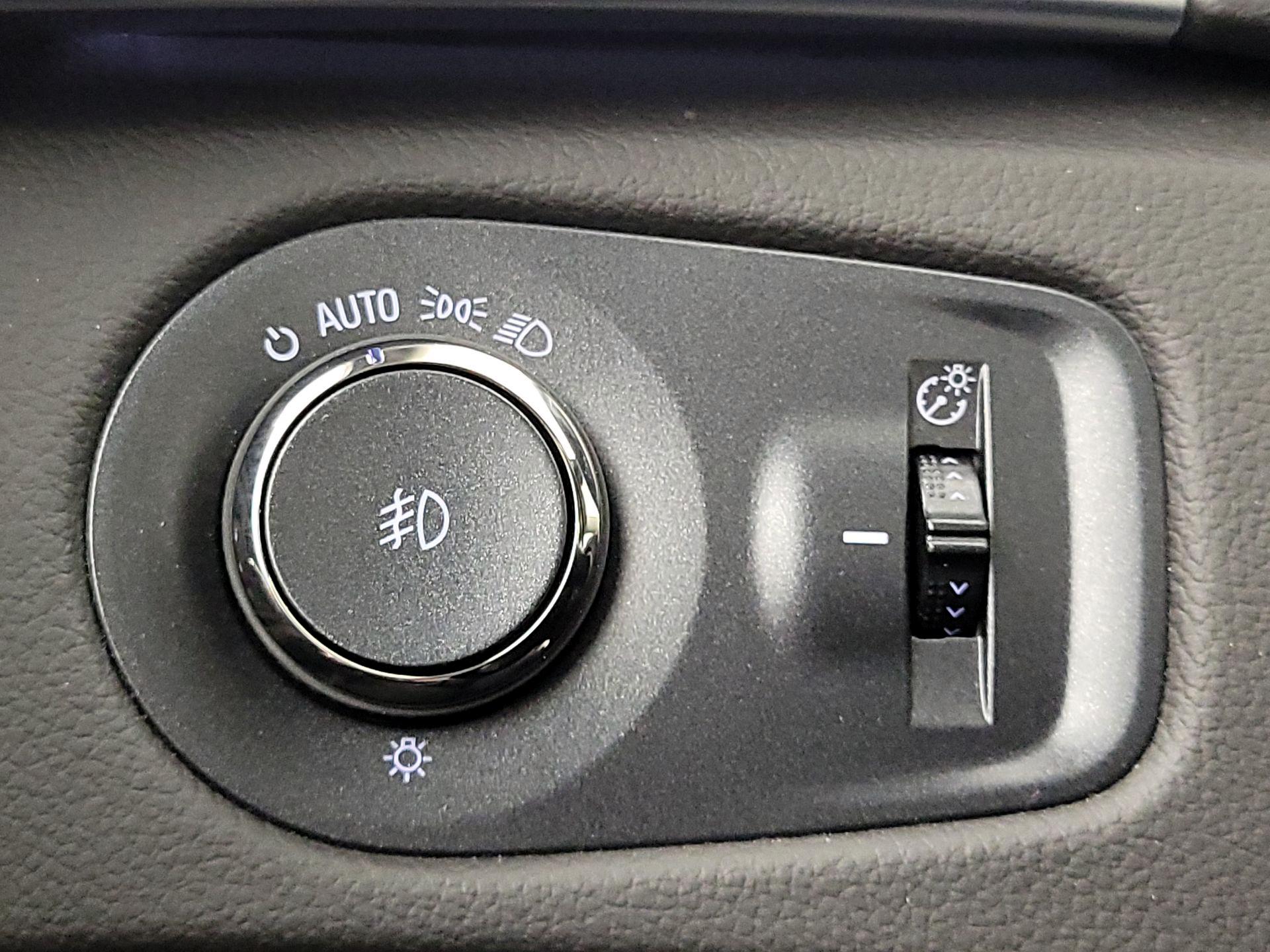 Thumbnail: 2016 Cadillac SRX - 13
