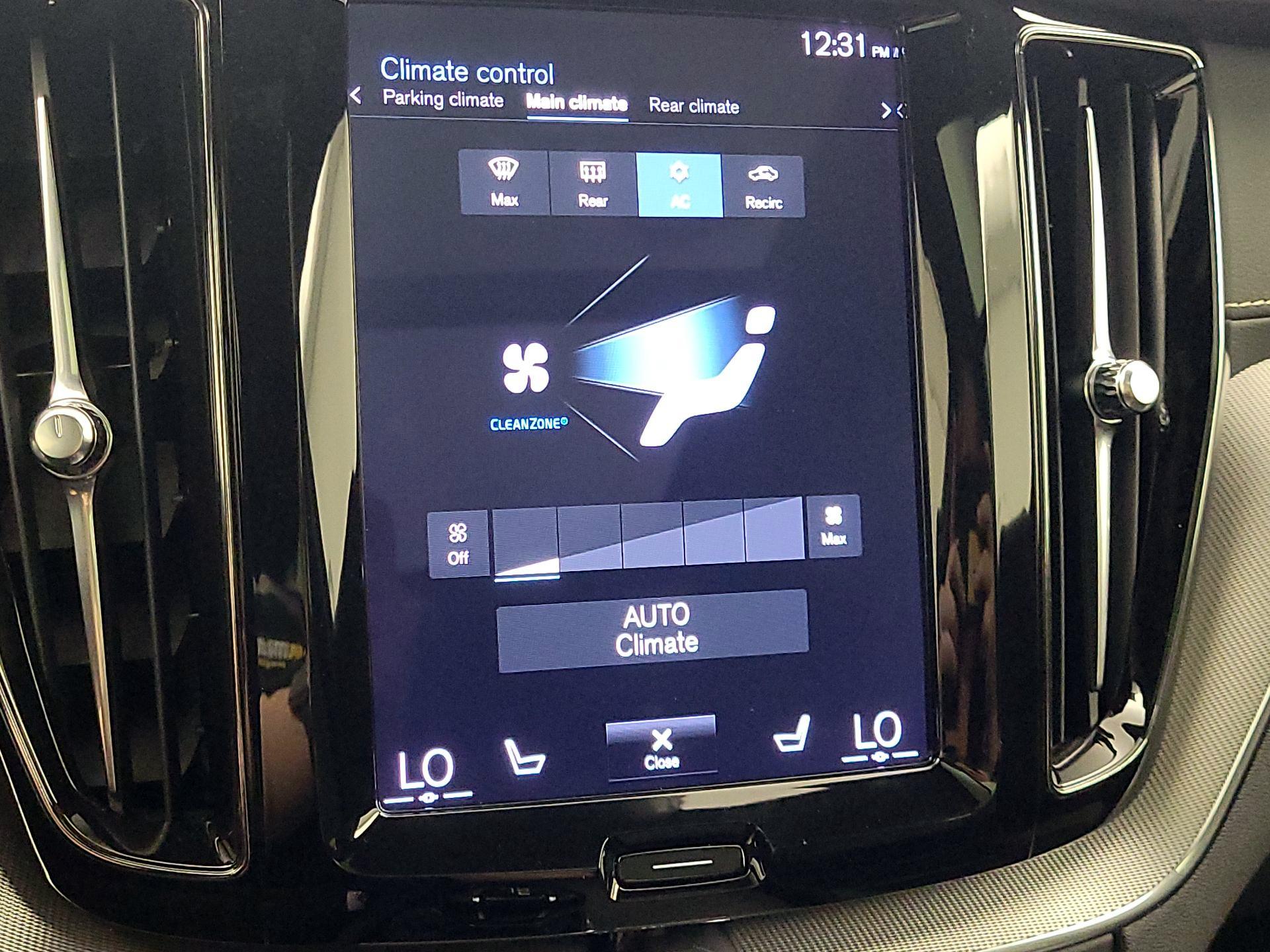Thumbnail: 2021 Volvo XC60 - 17