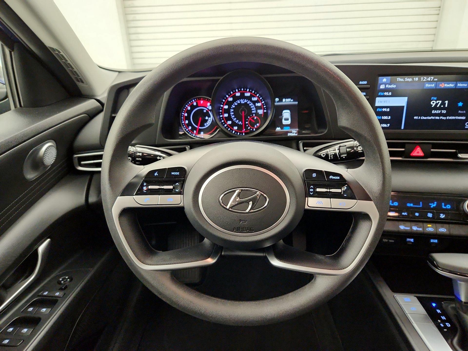 Thumbnail: 2022 Hyundai Elantra - 10