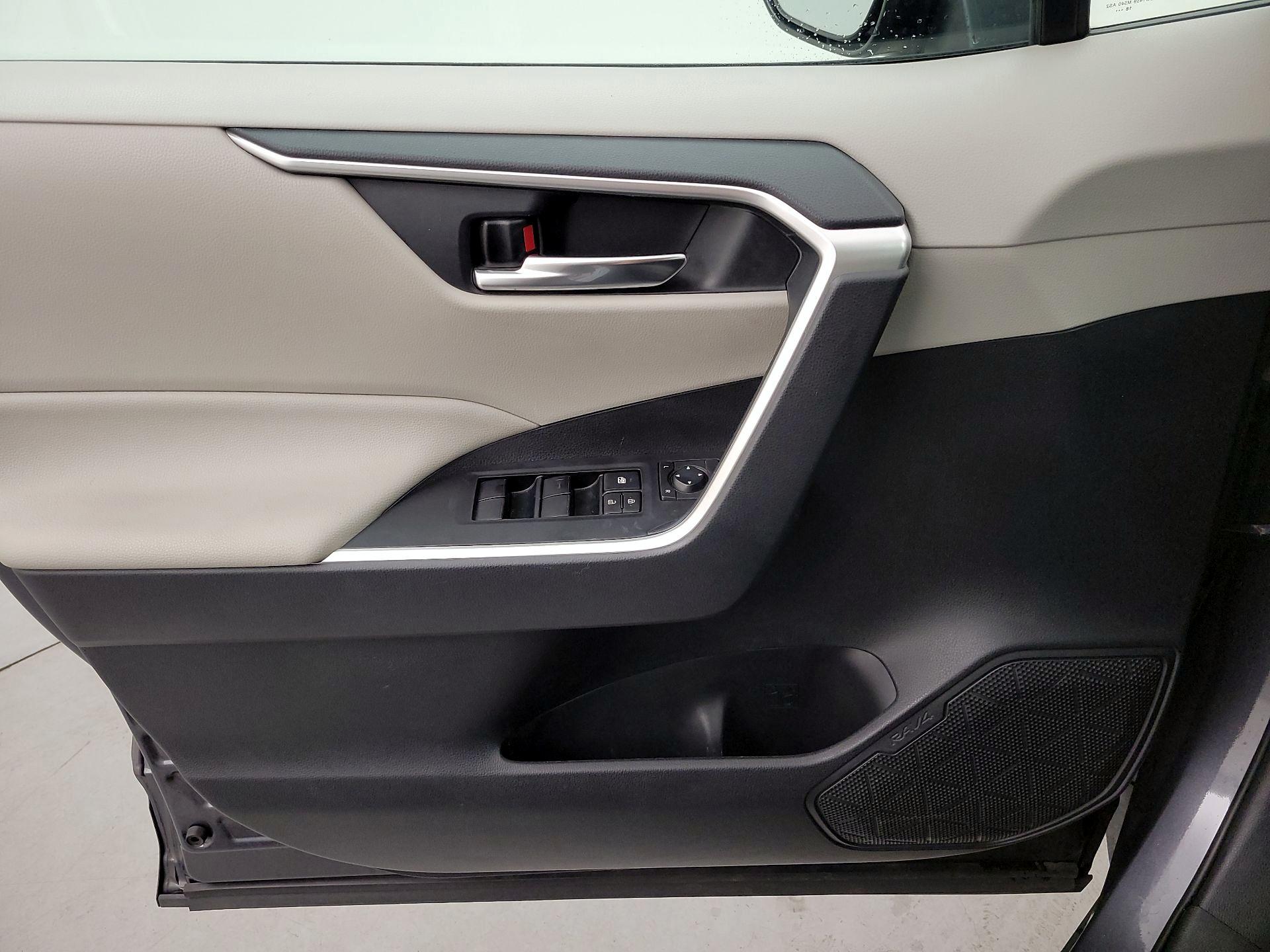 Thumbnail: 2019 Toyota RAV4 - 12