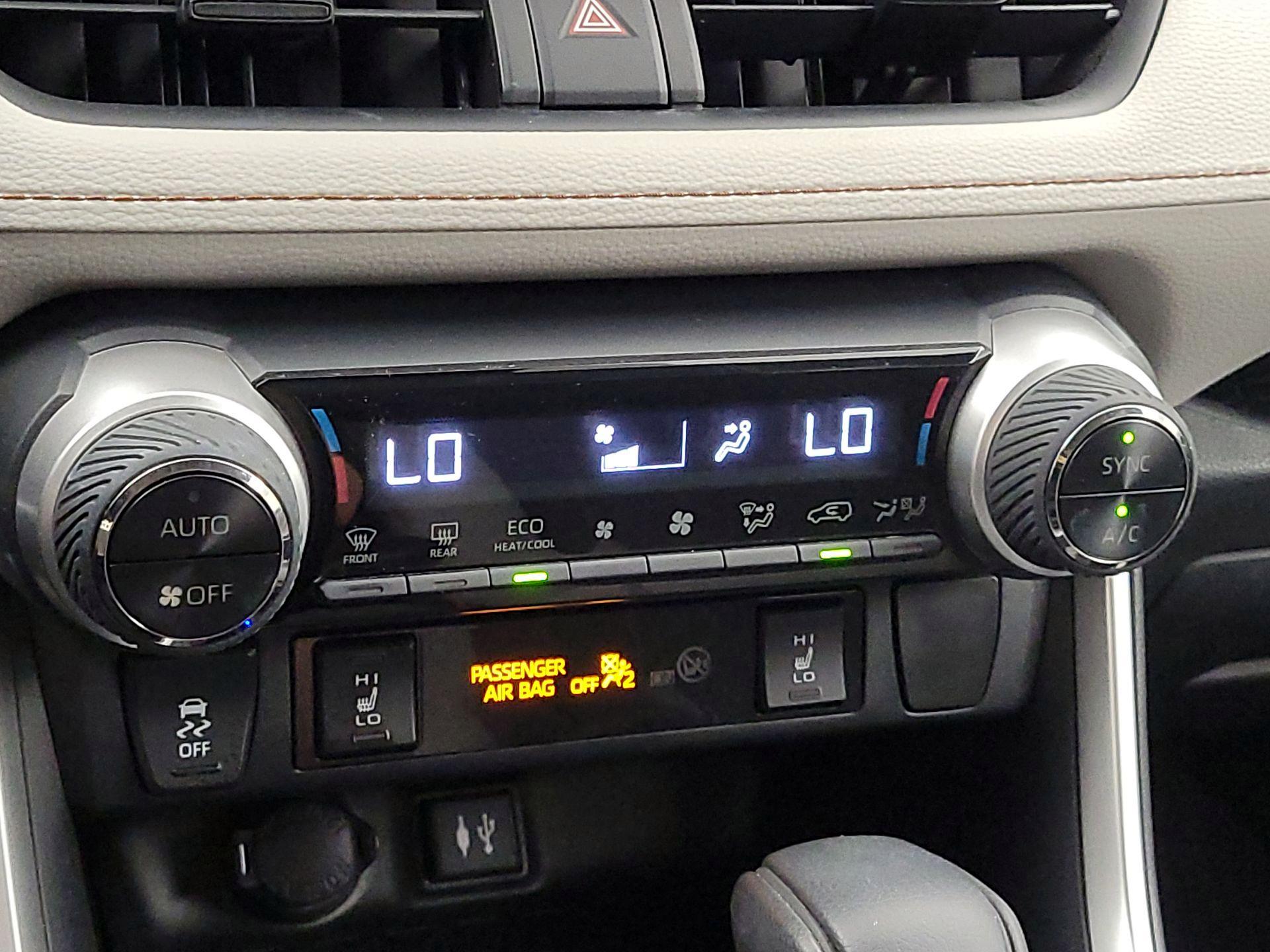 Thumbnail: 2019 Toyota RAV4 - 16