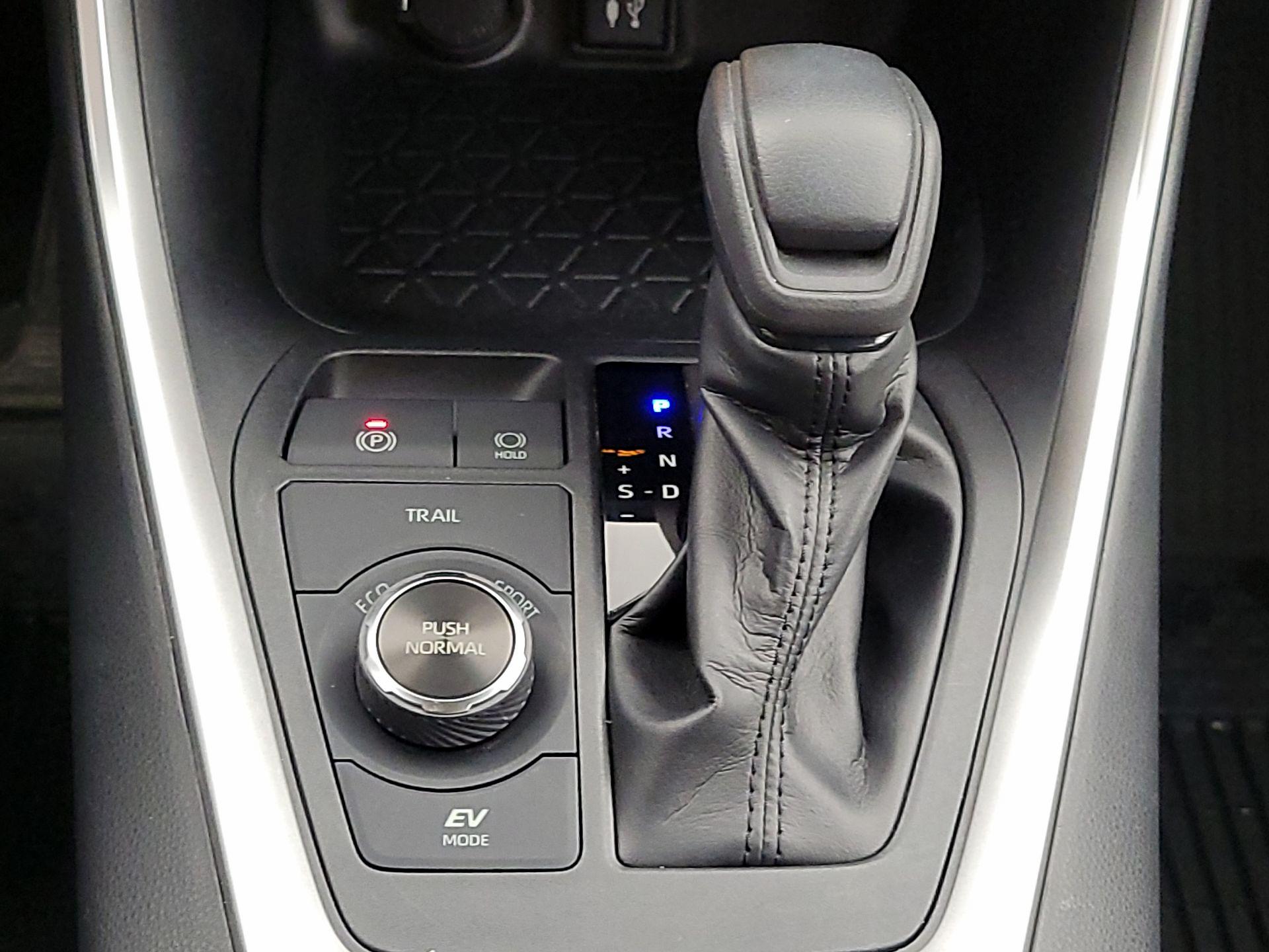 Thumbnail: 2019 Toyota RAV4 - 17