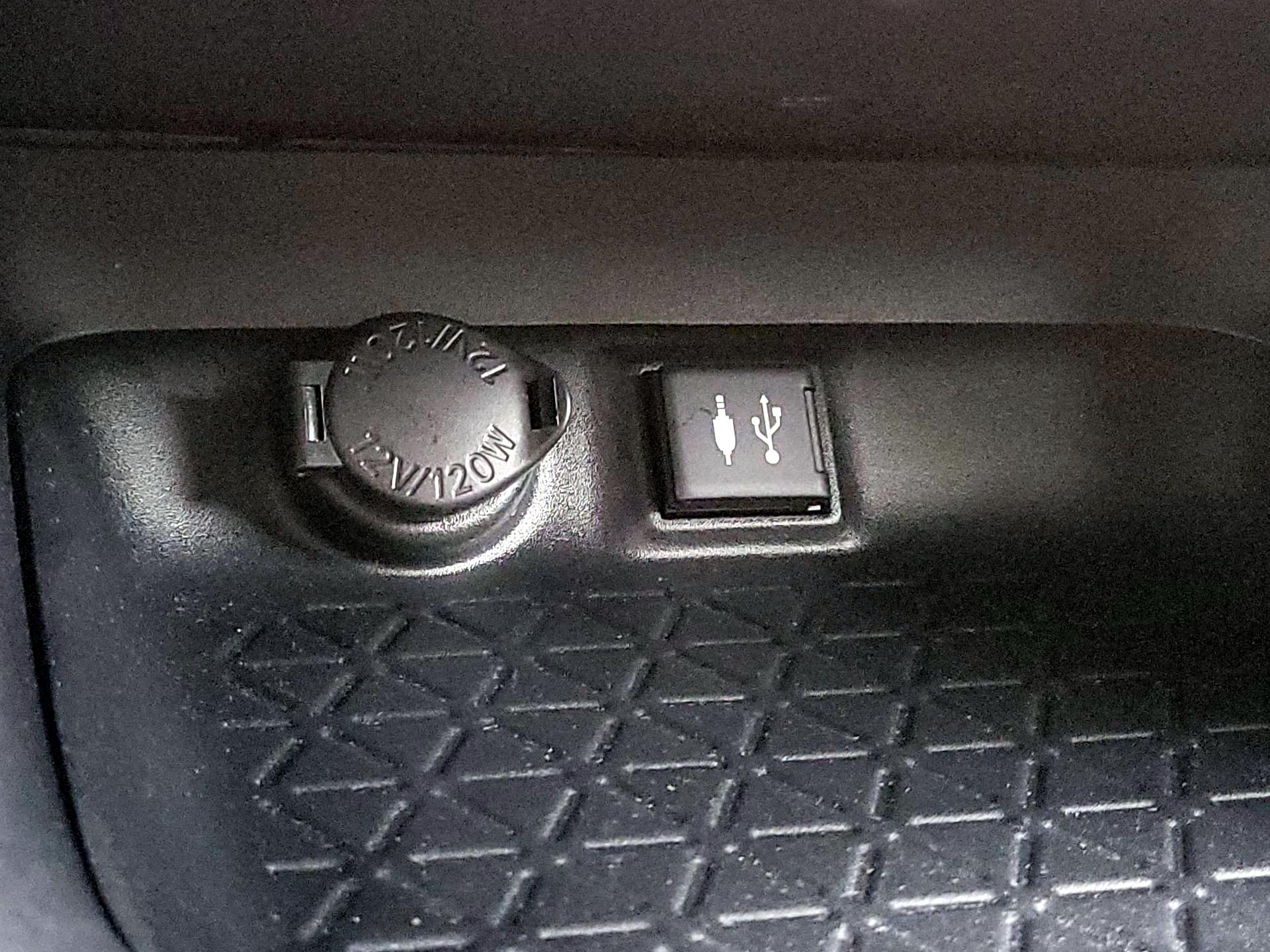 Thumbnail: 2019 Toyota RAV4 - 18