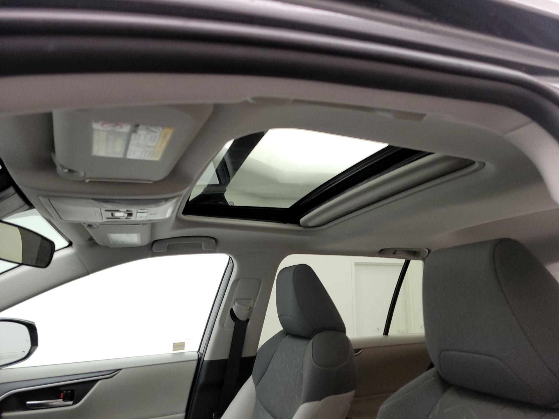 Thumbnail: 2019 Toyota RAV4 - 19